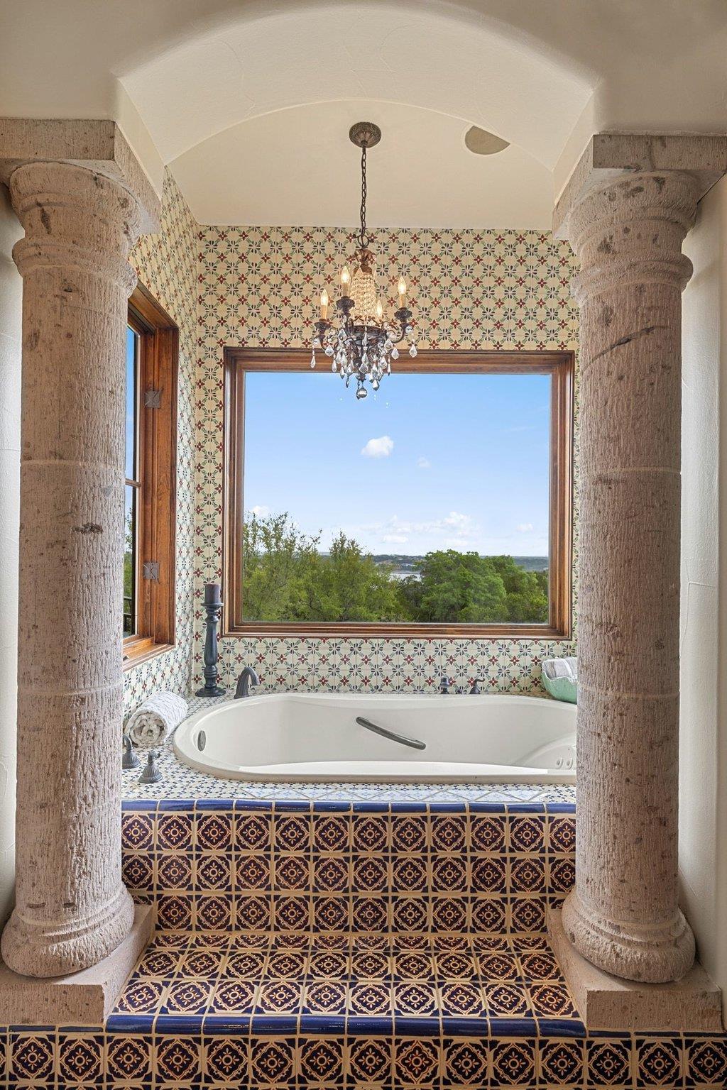 104 S Angel Light Dr, Spicewood, TX 78669