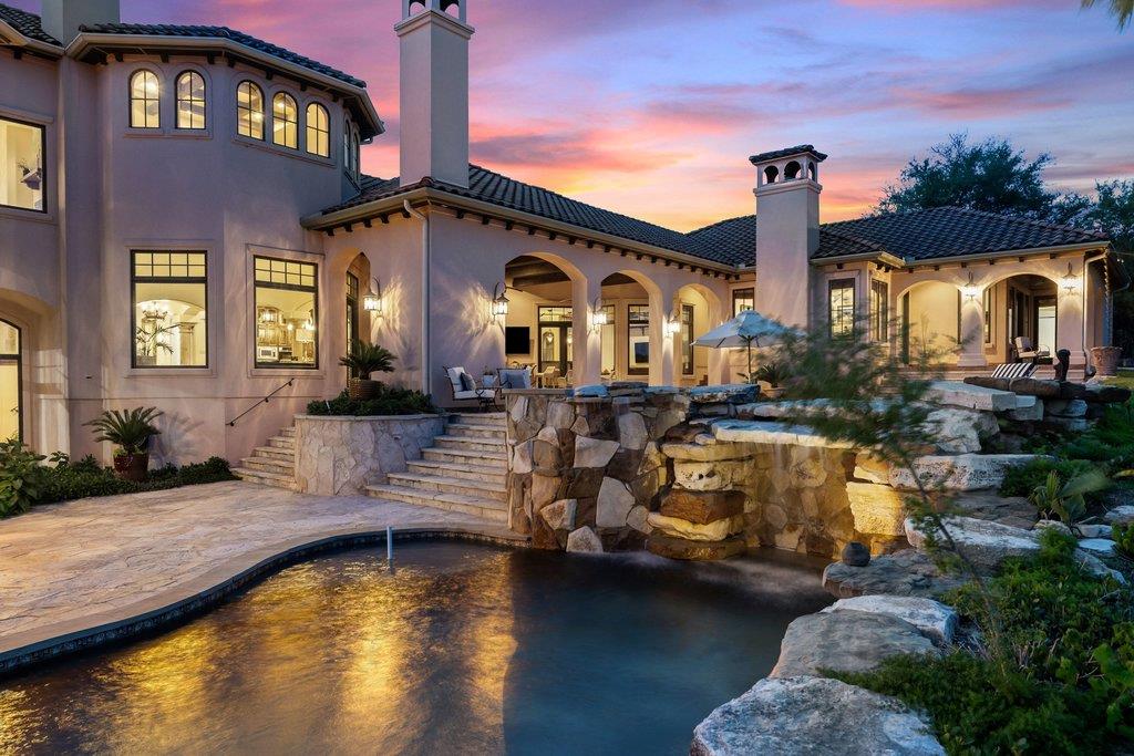 104 S Angel Light Dr, Spicewood, TX 78669