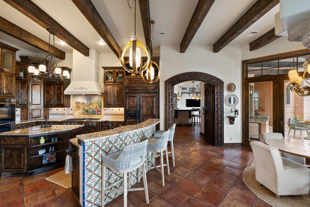 104 S Angel Light Dr, Spicewood, TX 78669