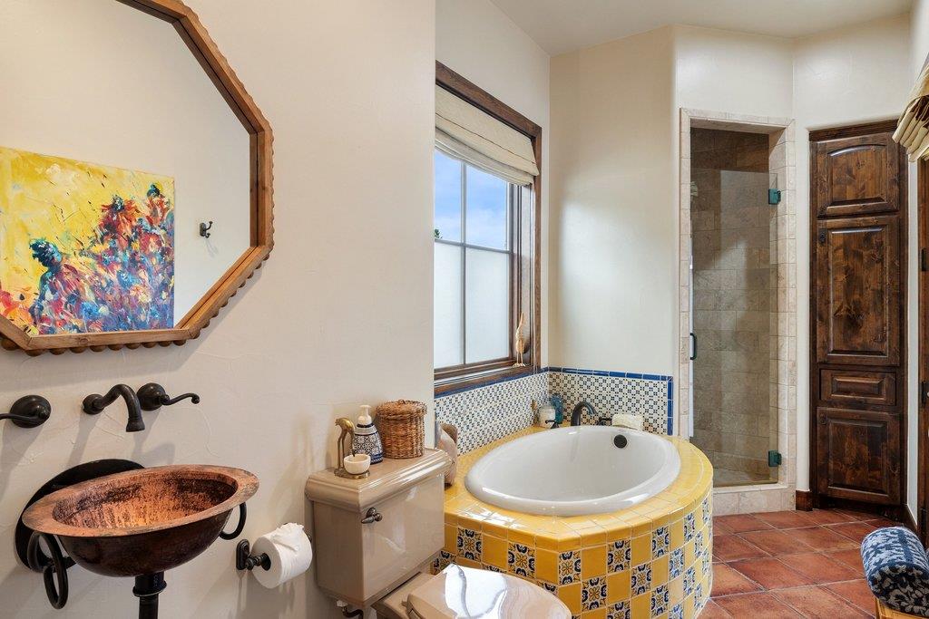 104 S Angel Light Dr, Spicewood, TX 78669