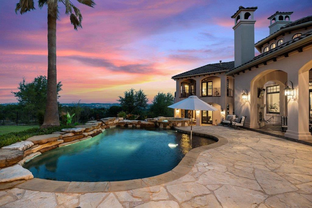 104 S Angel Light Dr, Spicewood, TX 78669