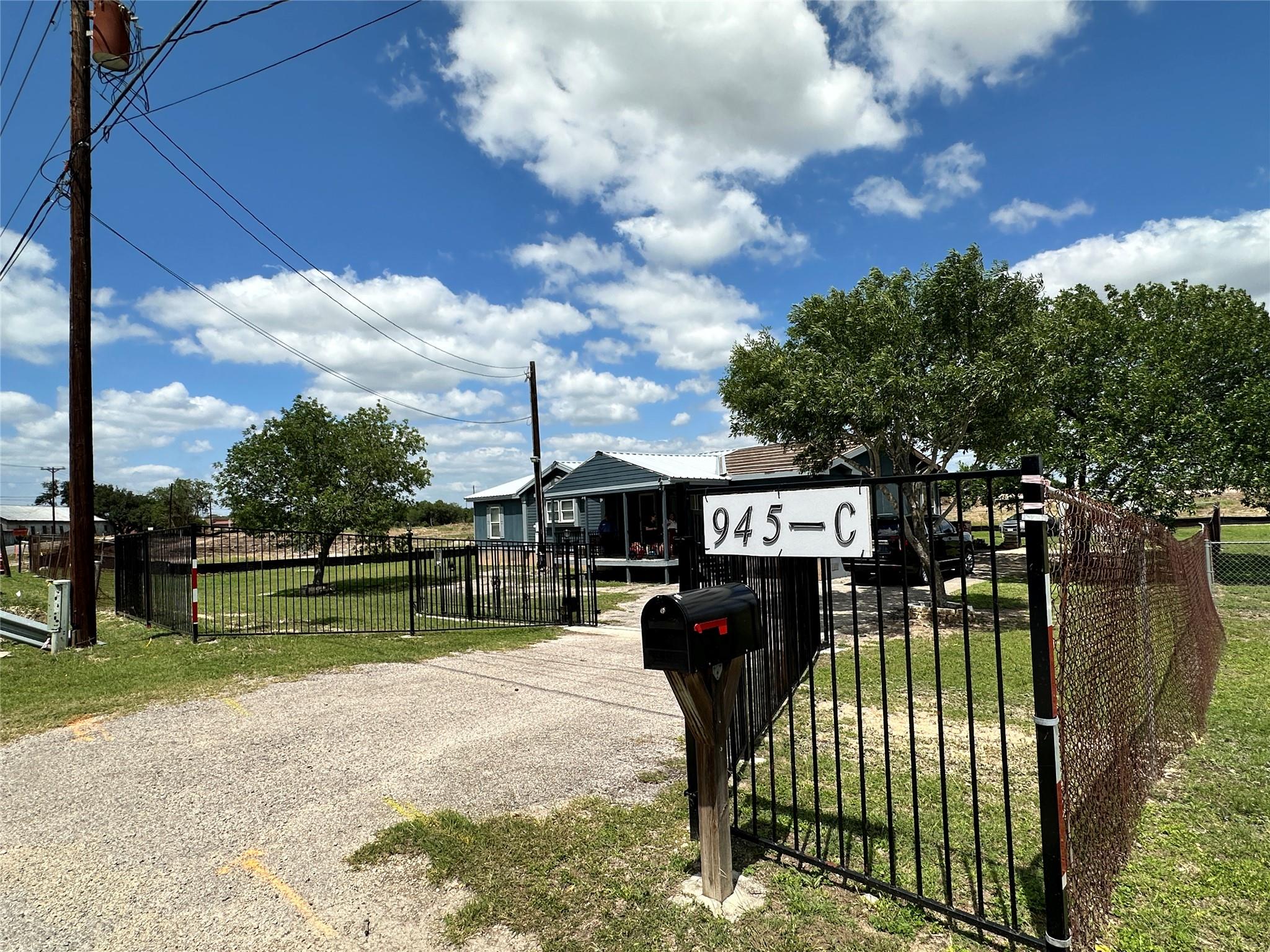 945 Old San Antonio Rd # C, Buda, TX 78610
