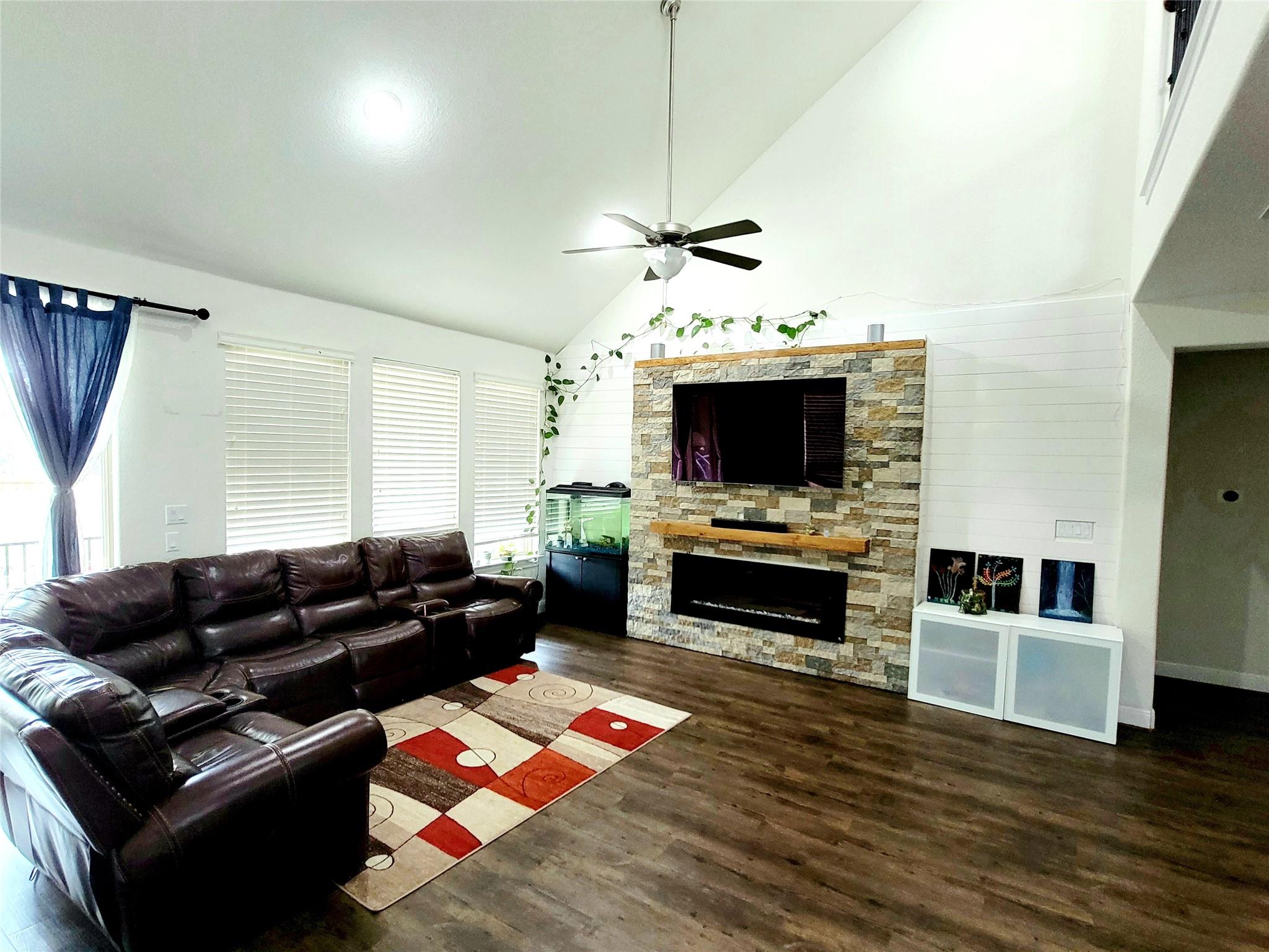 15821 Cinca Terra Dr, Bee Cave, TX 78738