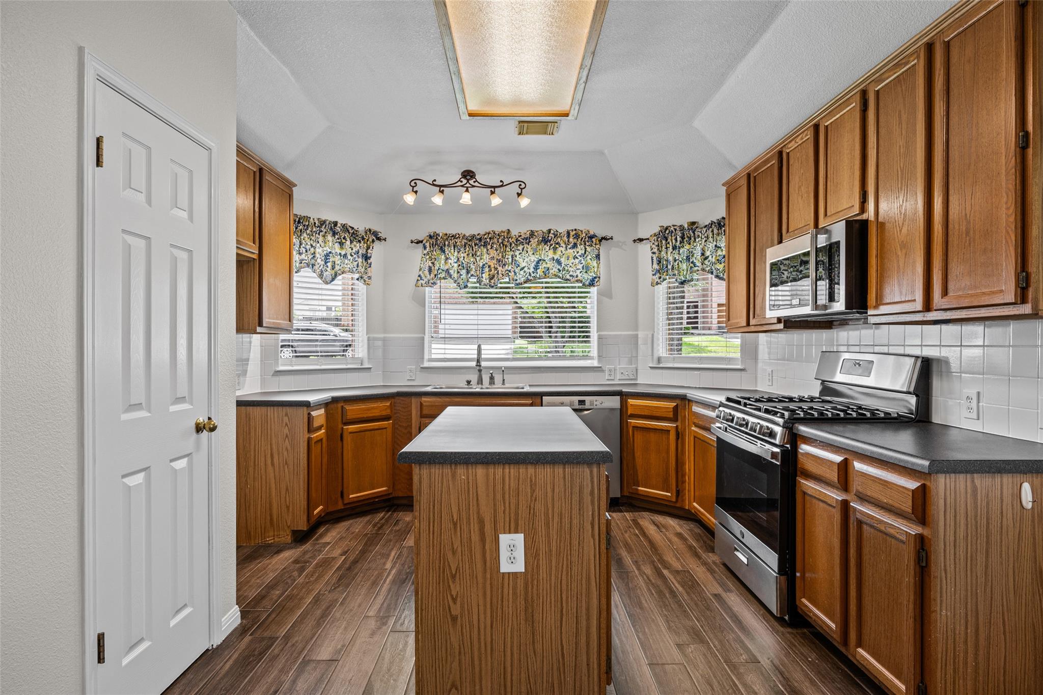 1824 Red Rock Dr, Round Rock, TX 78665