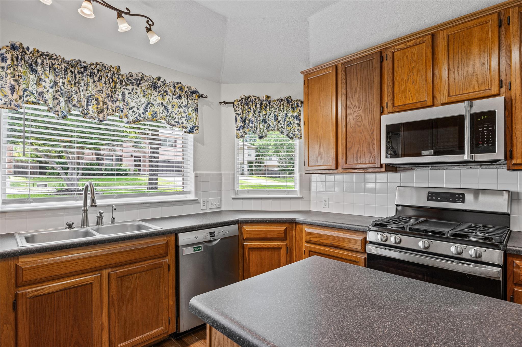 1824 Red Rock Dr, Round Rock, TX 78665