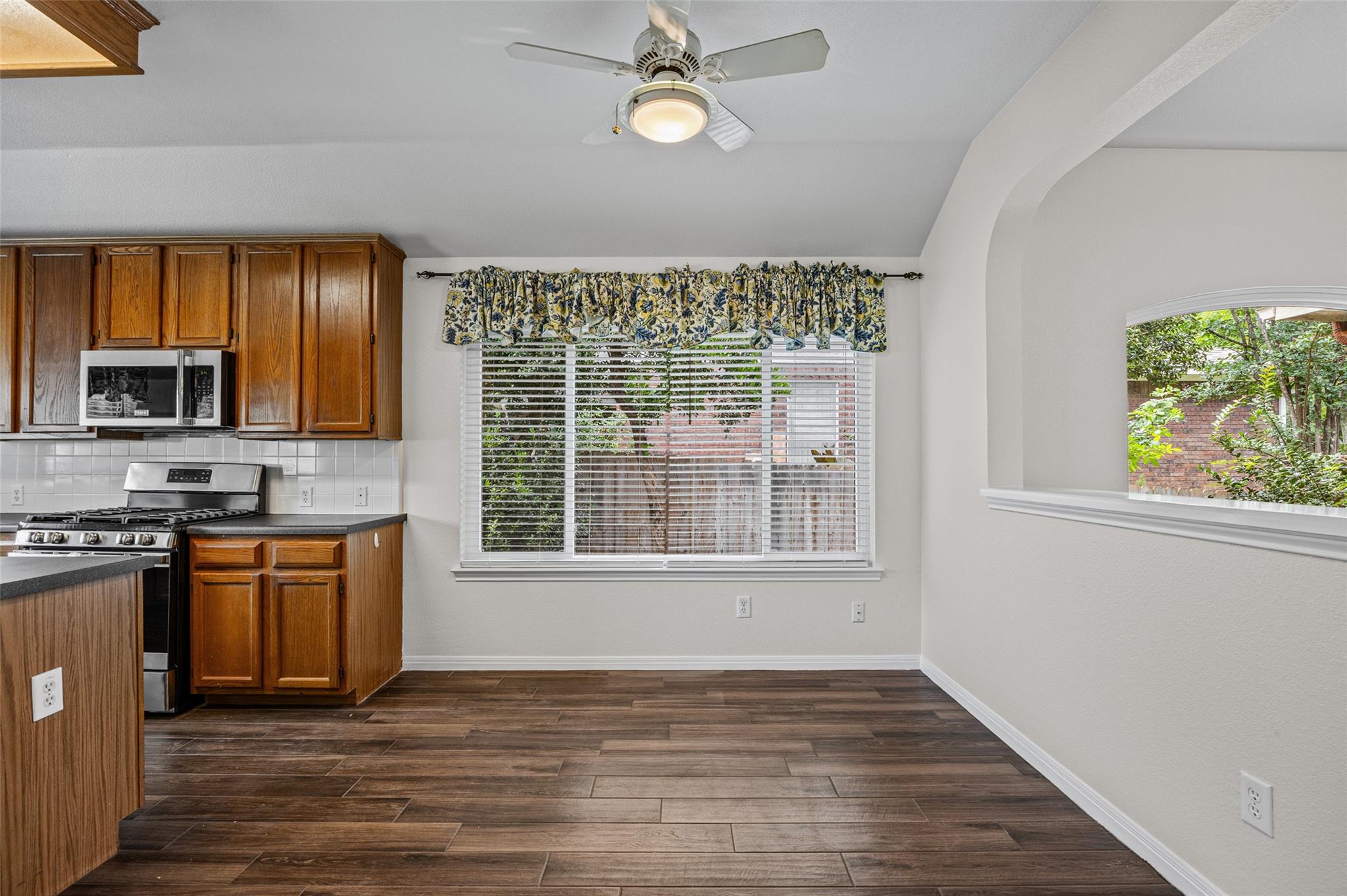1824 Red Rock Dr, Round Rock, TX 78665