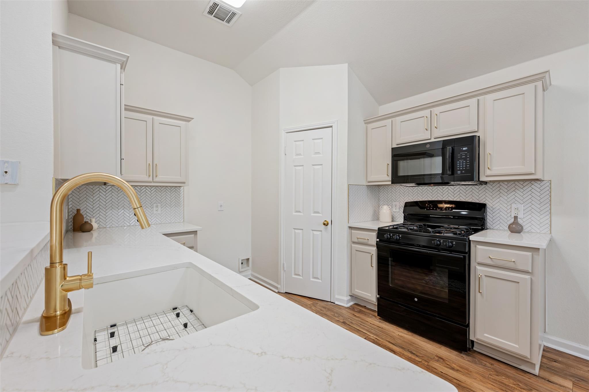 12104 Battle Bridge Dr, Austin, TX 78748