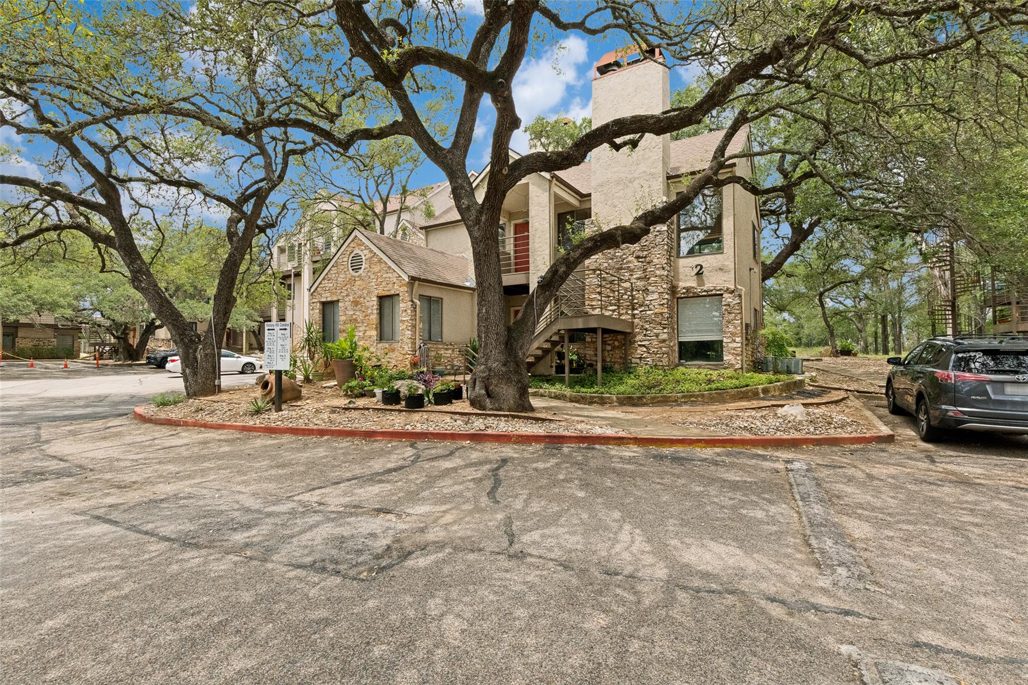 6810 Deatonhill Dr # 204, Austin, TX 78745