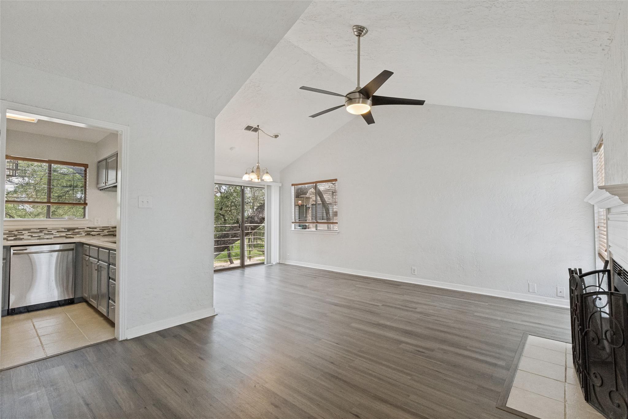 6810 Deatonhill Dr # 204, Austin, TX 78745