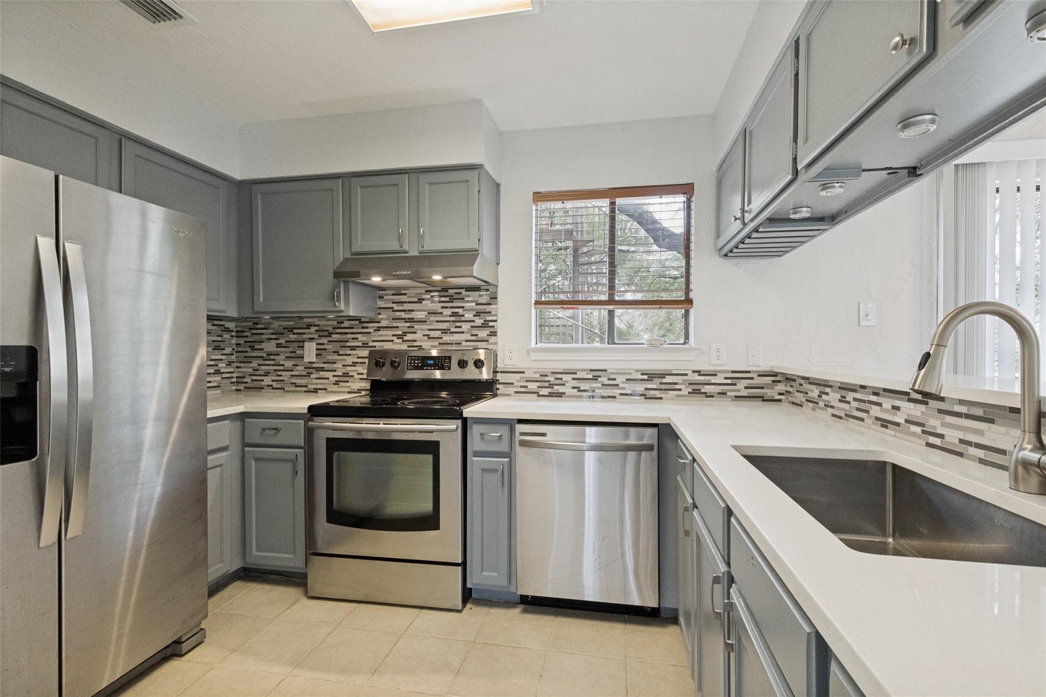 6810 Deatonhill Dr # 204, Austin, TX 78745