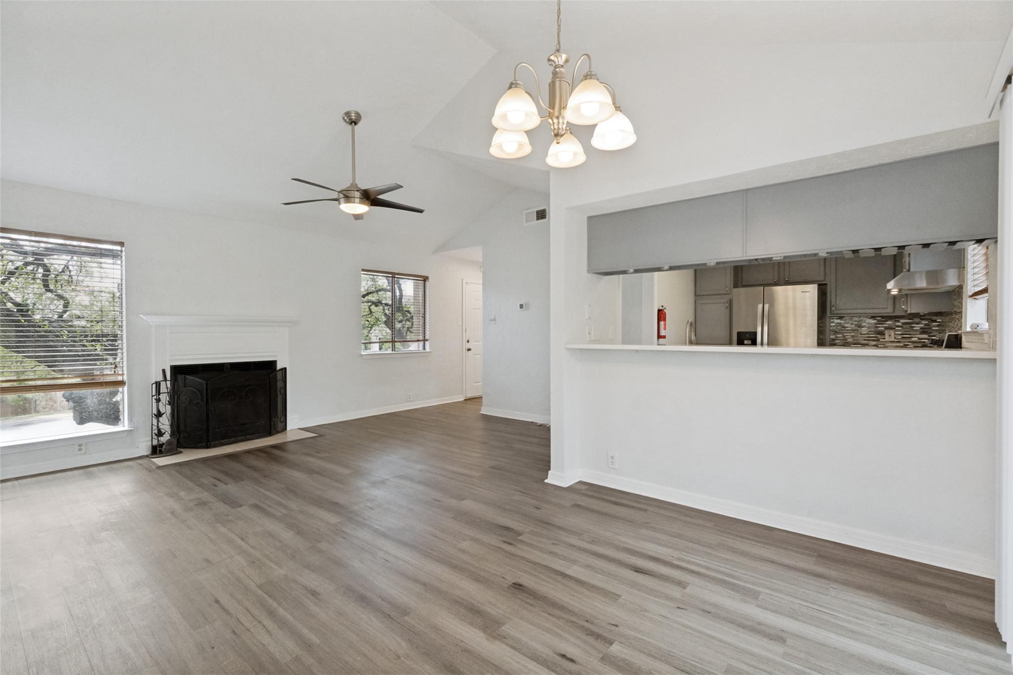 6810 Deatonhill Dr # 204, Austin, TX 78745