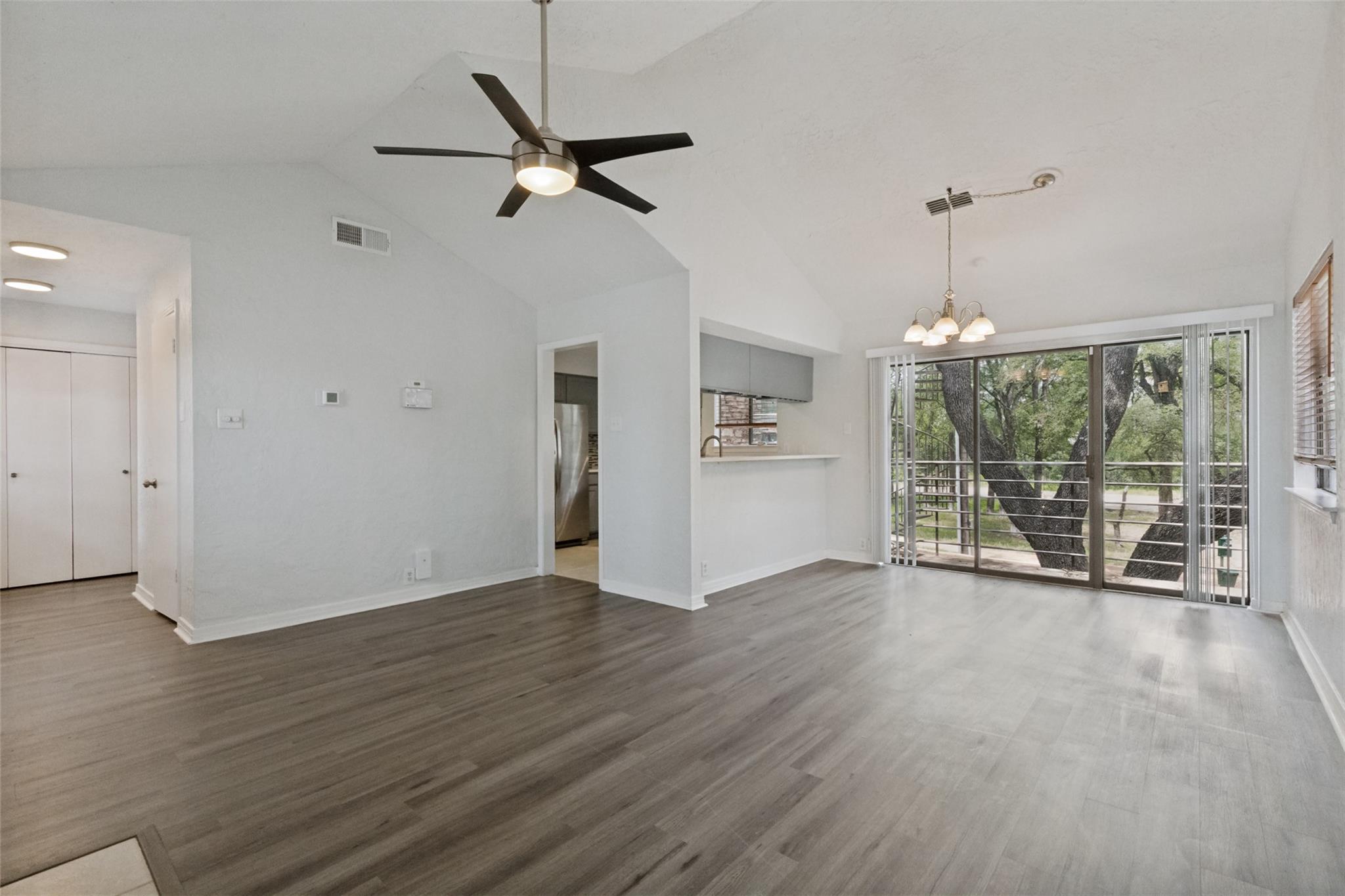 6810 Deatonhill Dr # 204, Austin, TX 78745