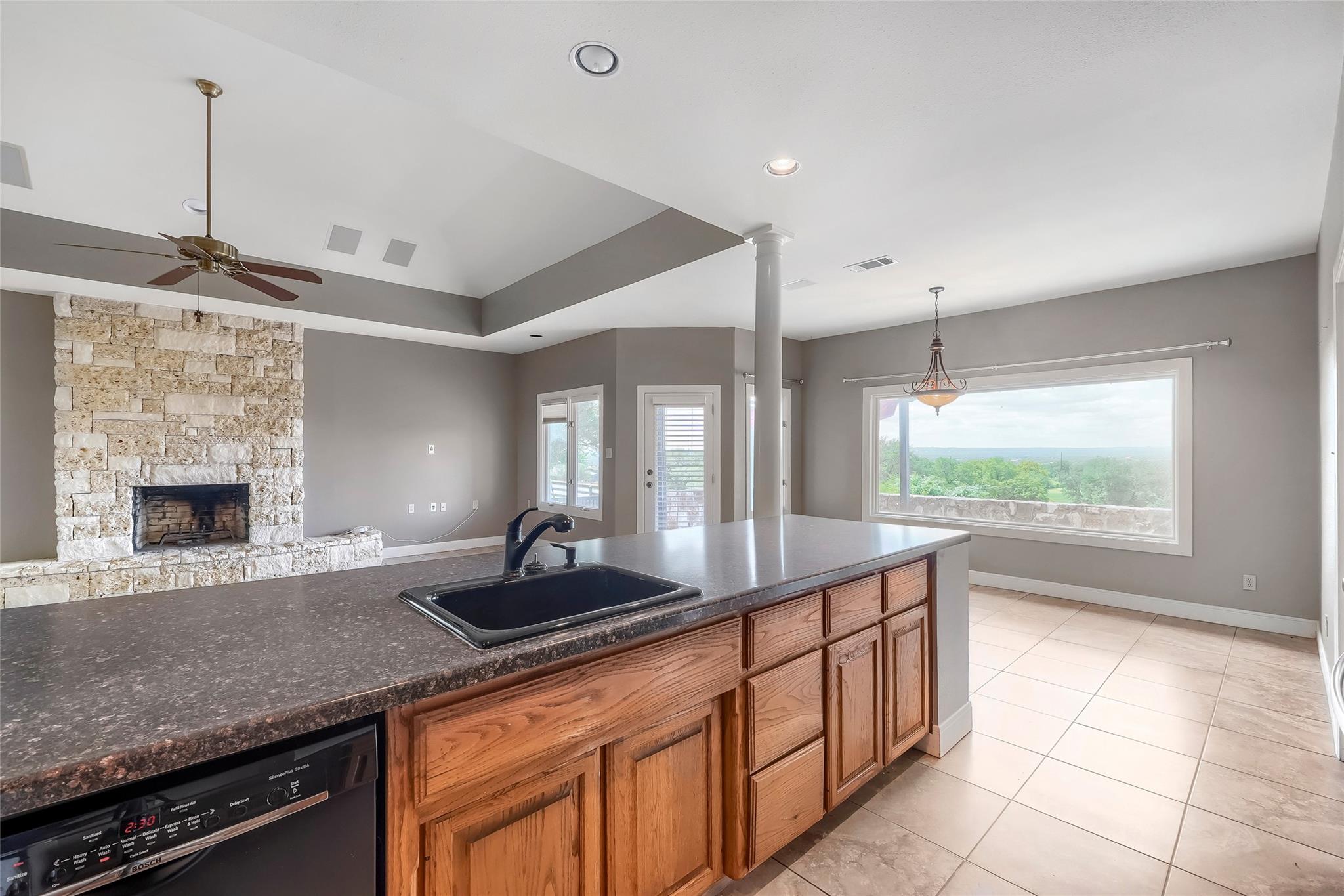 1607 Clubhouse Hill Dr, Spicewood, TX 78669