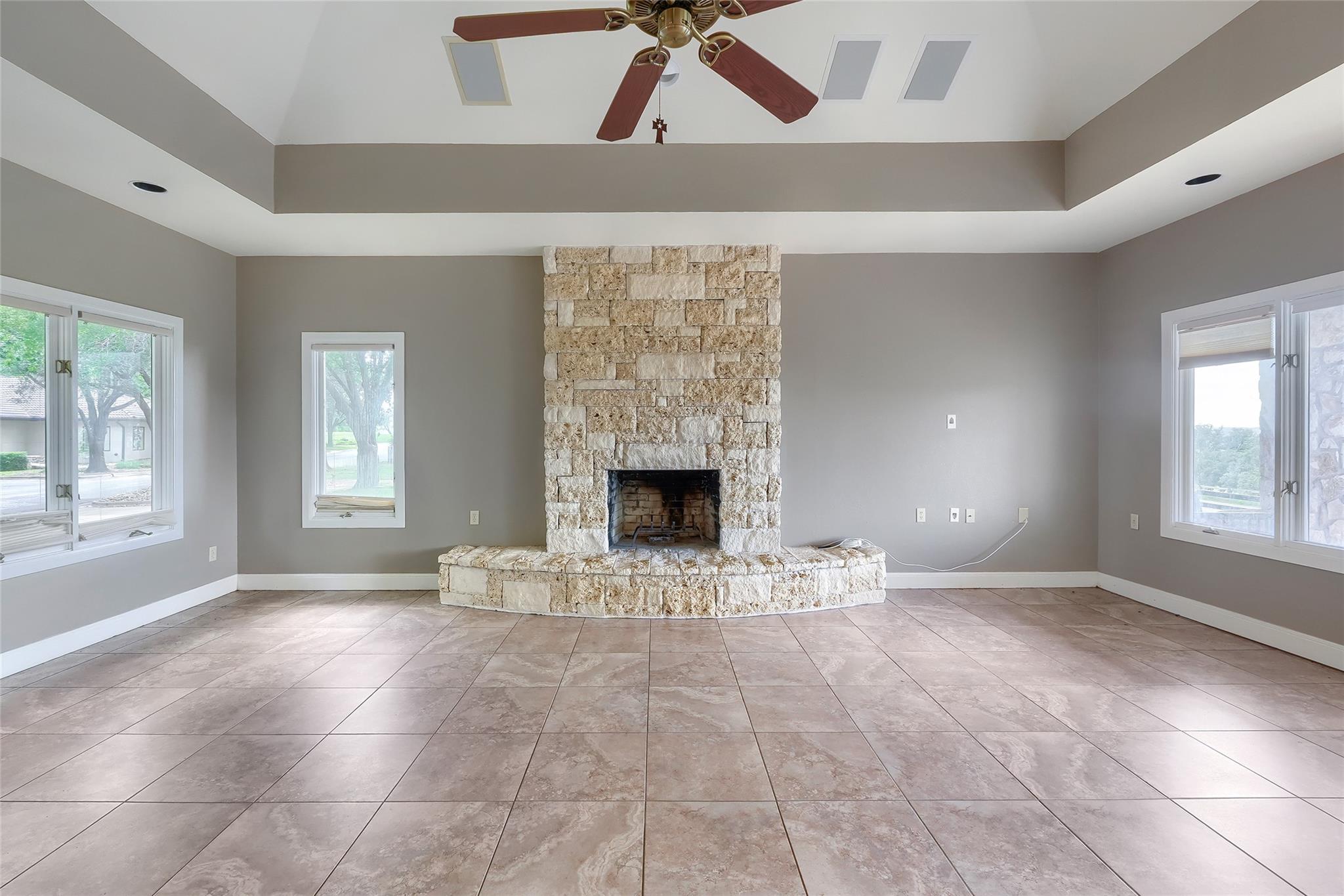 1607 Clubhouse Hill Dr, Spicewood, TX 78669