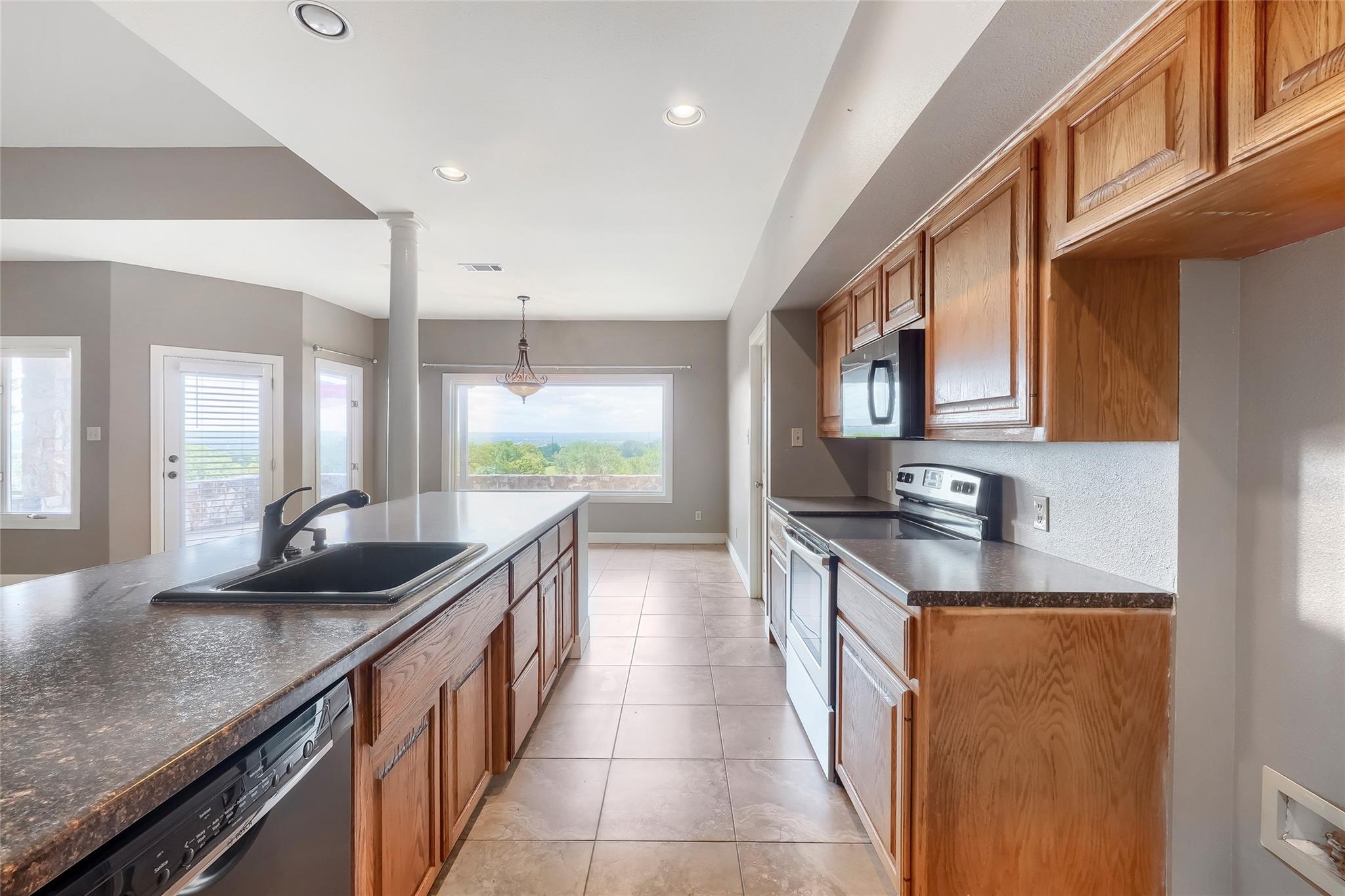 1607 Clubhouse Hill Dr, Spicewood, TX 78669