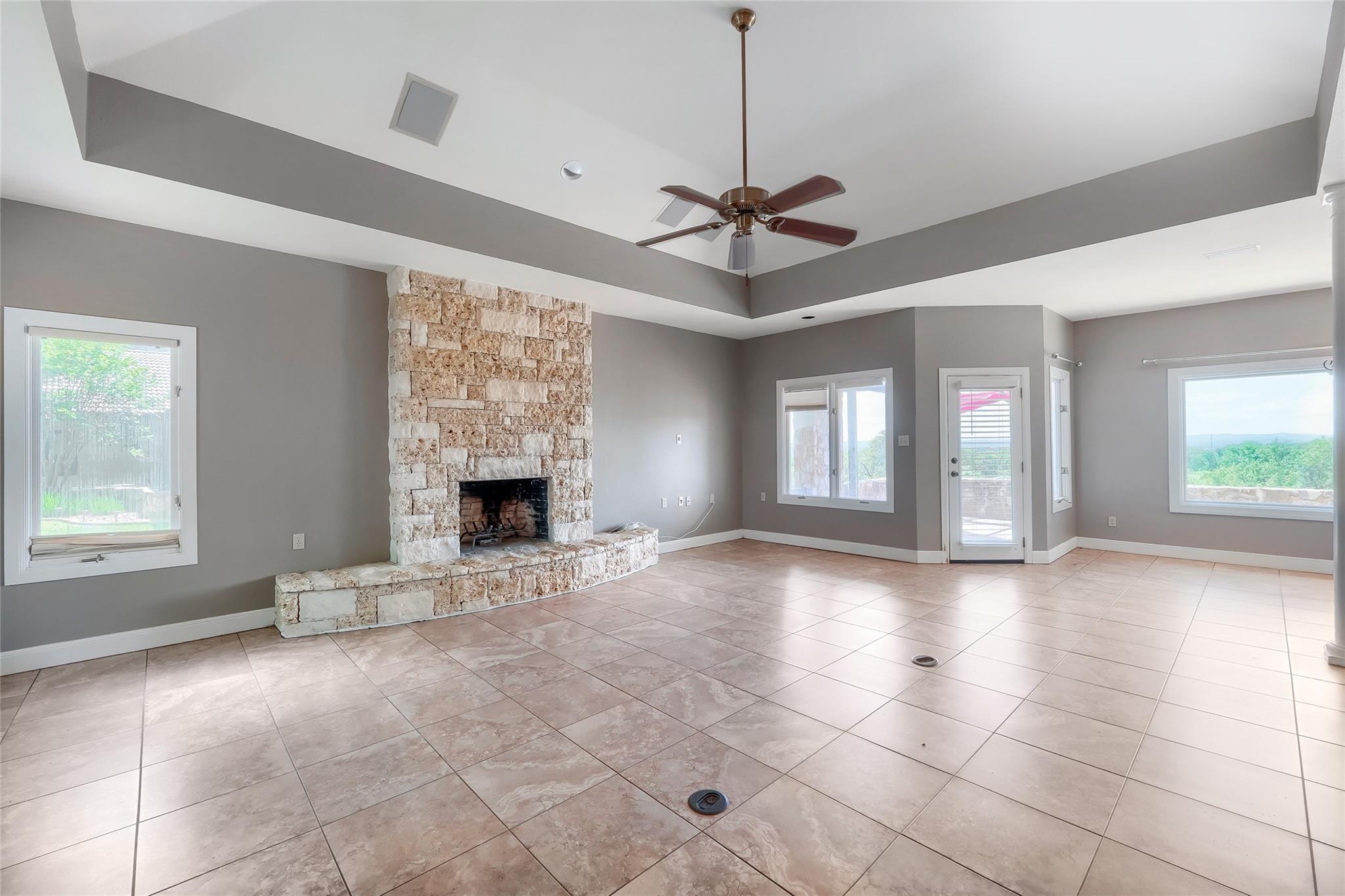 1607 Clubhouse Hill Dr, Spicewood, TX 78669