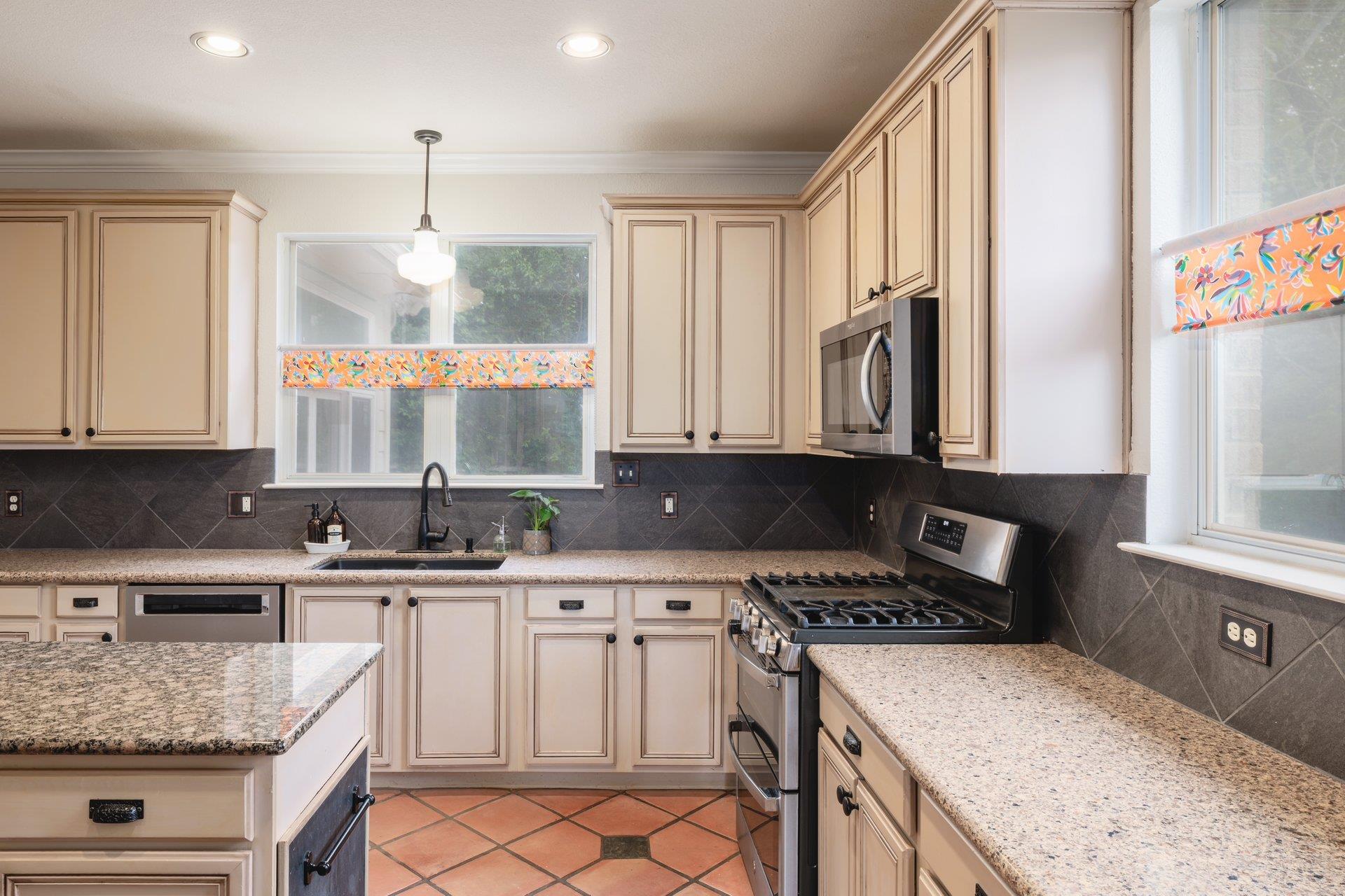 7000 Bending Oak Rd, Austin, TX 78749