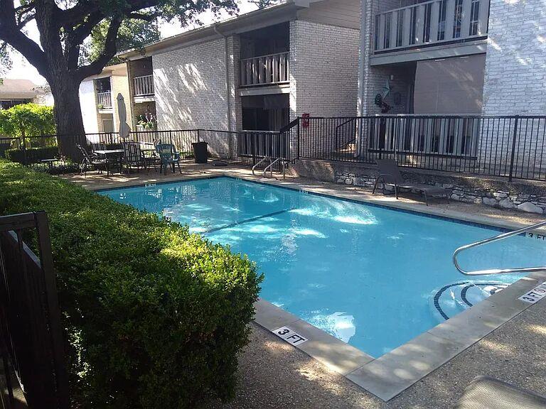 1304 Summit St # 208, Austin, TX 78741