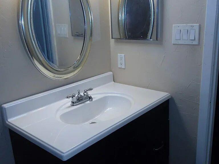 1304 Summit St # 208, Austin, TX 78741