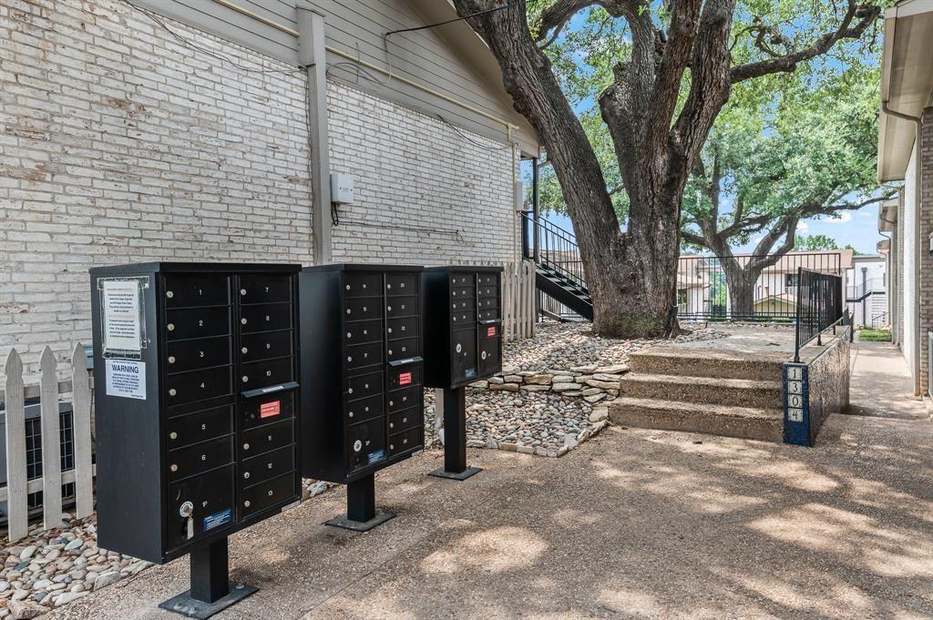 1304 Summit St # 208, Austin, TX 78741