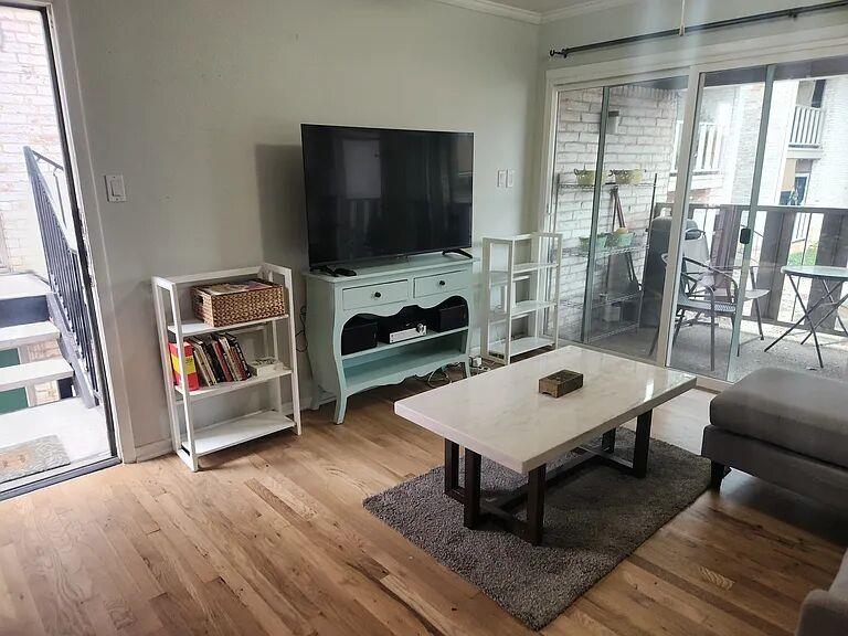 1304 Summit St # 208, Austin, TX 78741