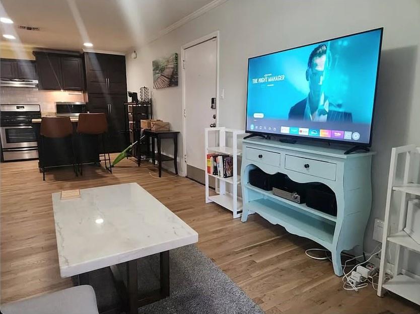 1304 Summit St # 208, Austin, TX 78741