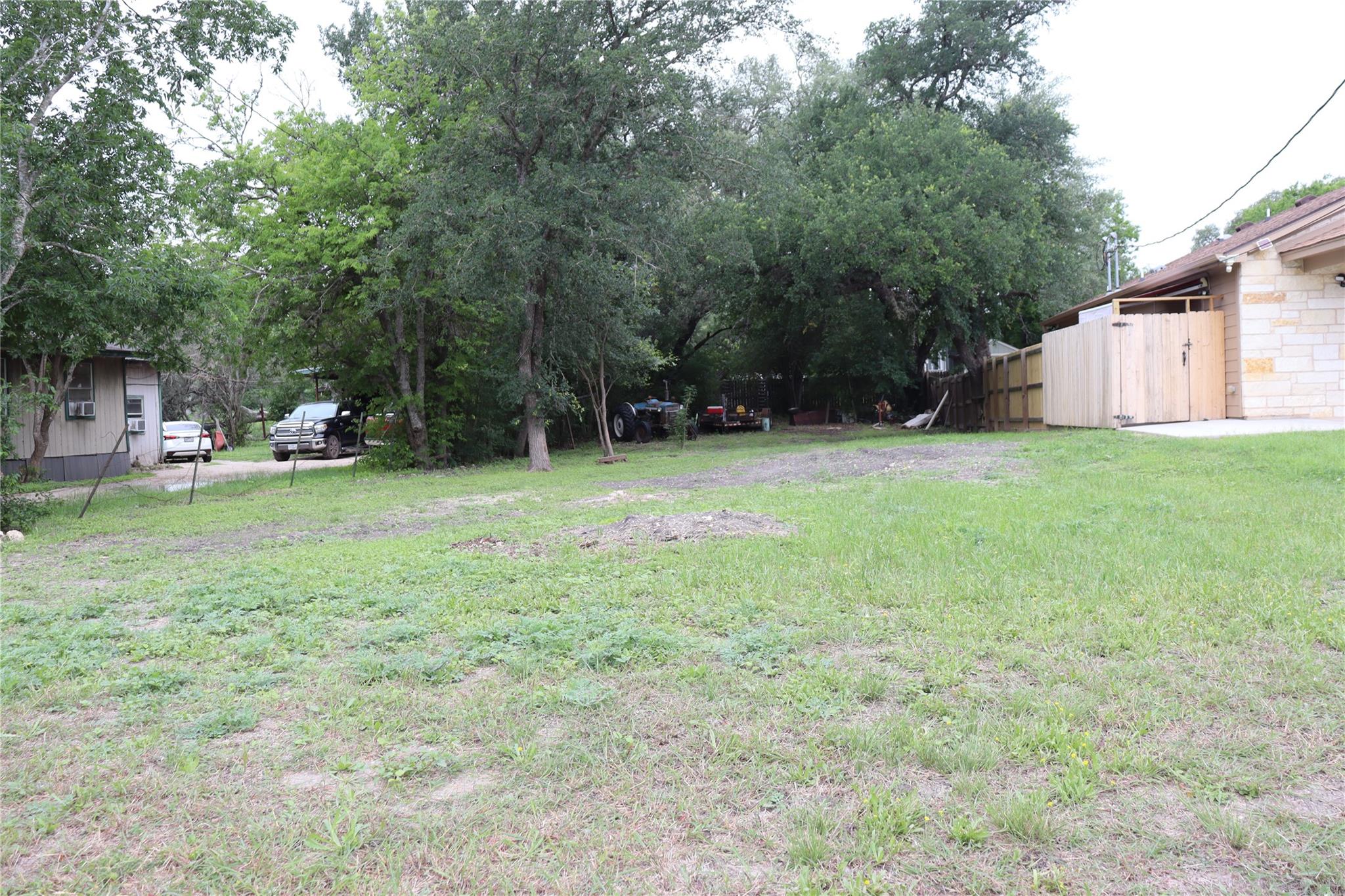 821 N Commerce St, Lockhart, TX 78644