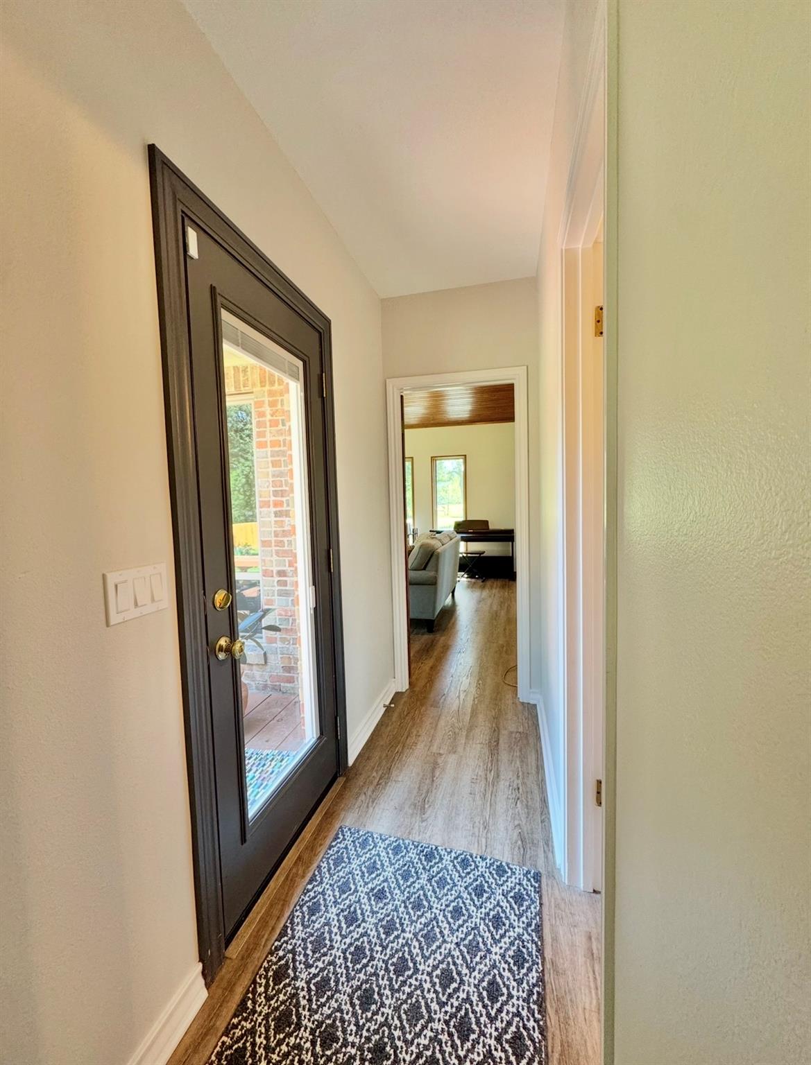 203 E 11th St, Elgin, TX 78621