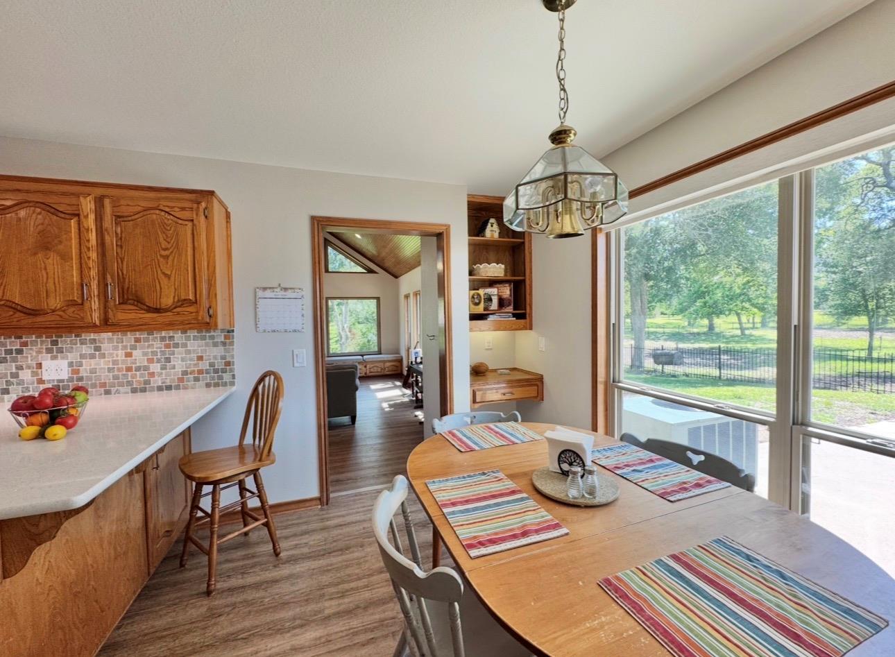 203 E 11th St, Elgin, TX 78621