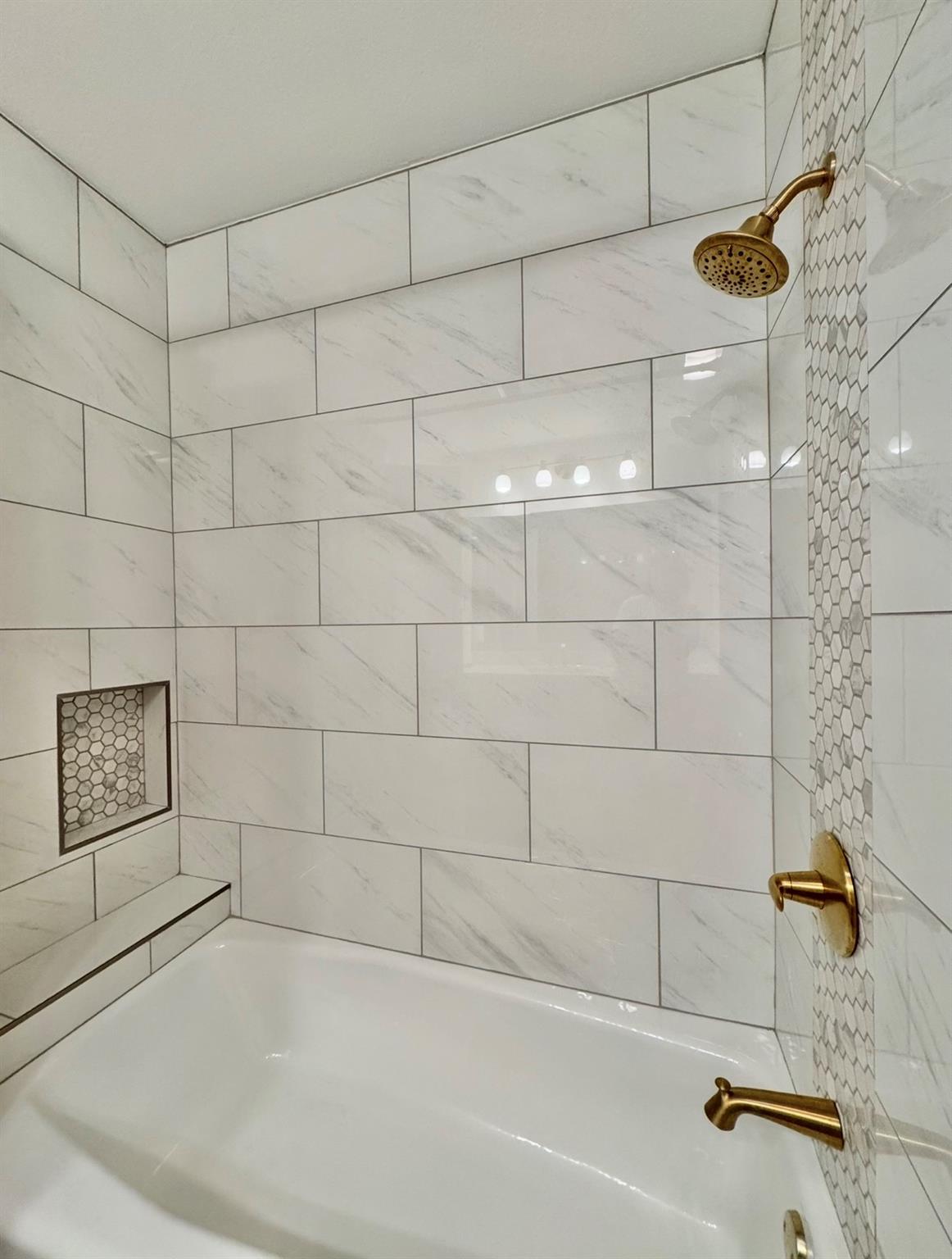203 E 11th St, Elgin, TX 78621