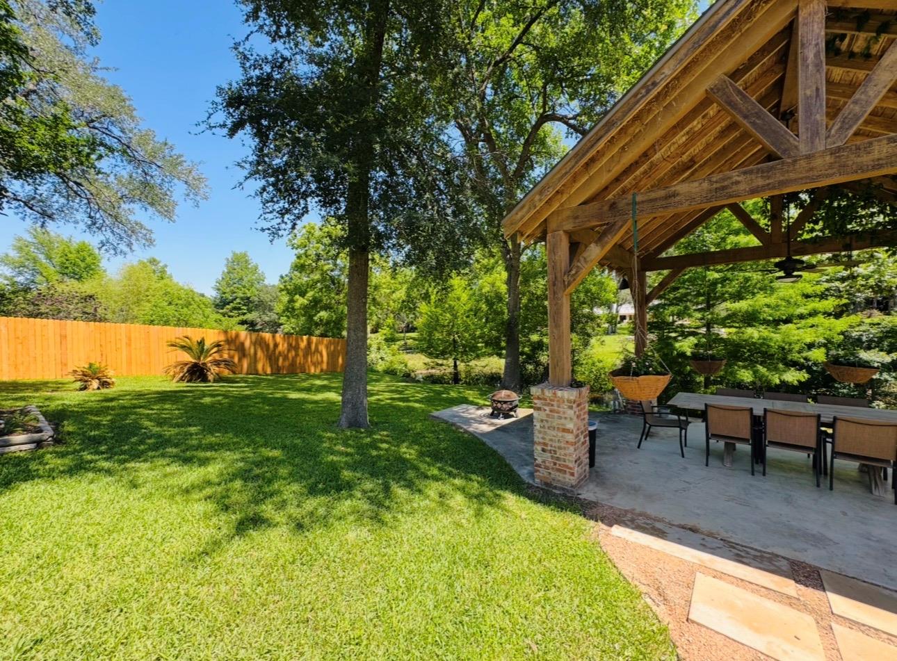 203 E 11th St, Elgin, TX 78621
