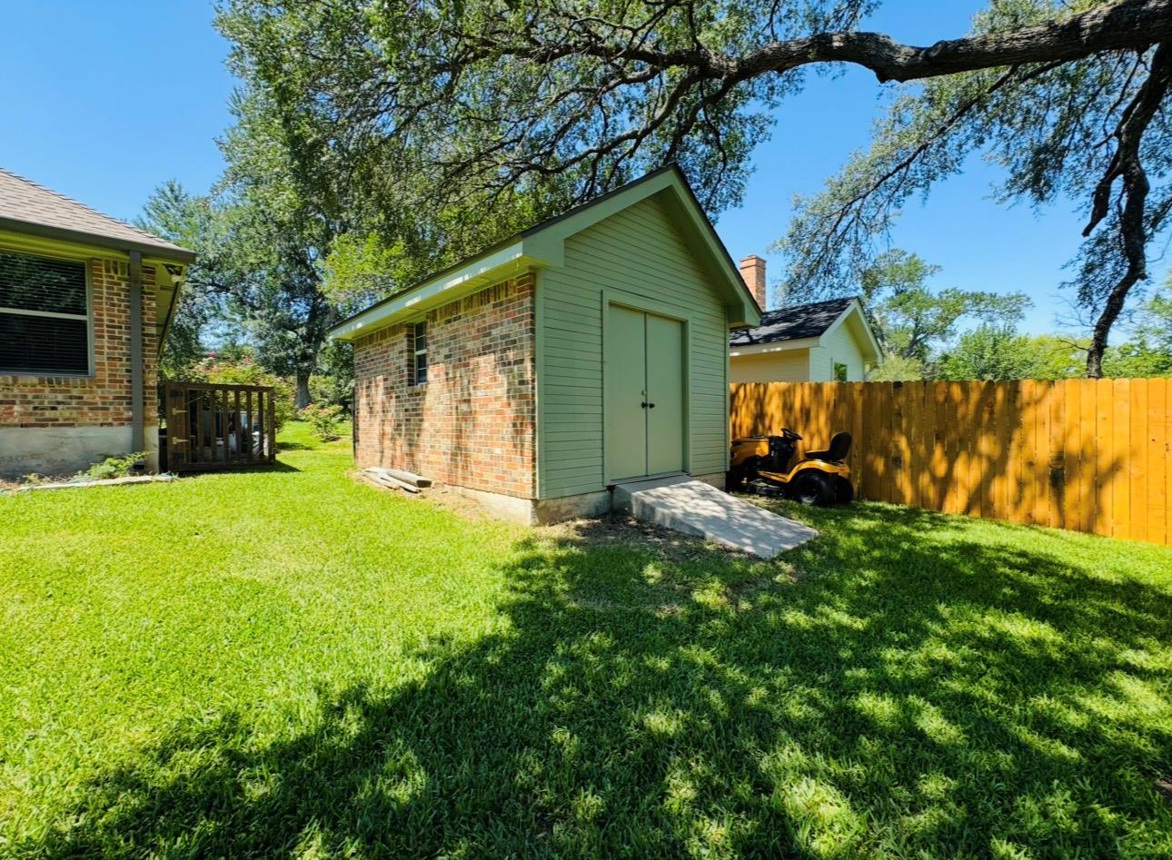 203 E 11th St, Elgin, TX 78621