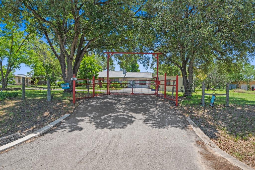 1961 Bolton Rd, Marion, TX 78124