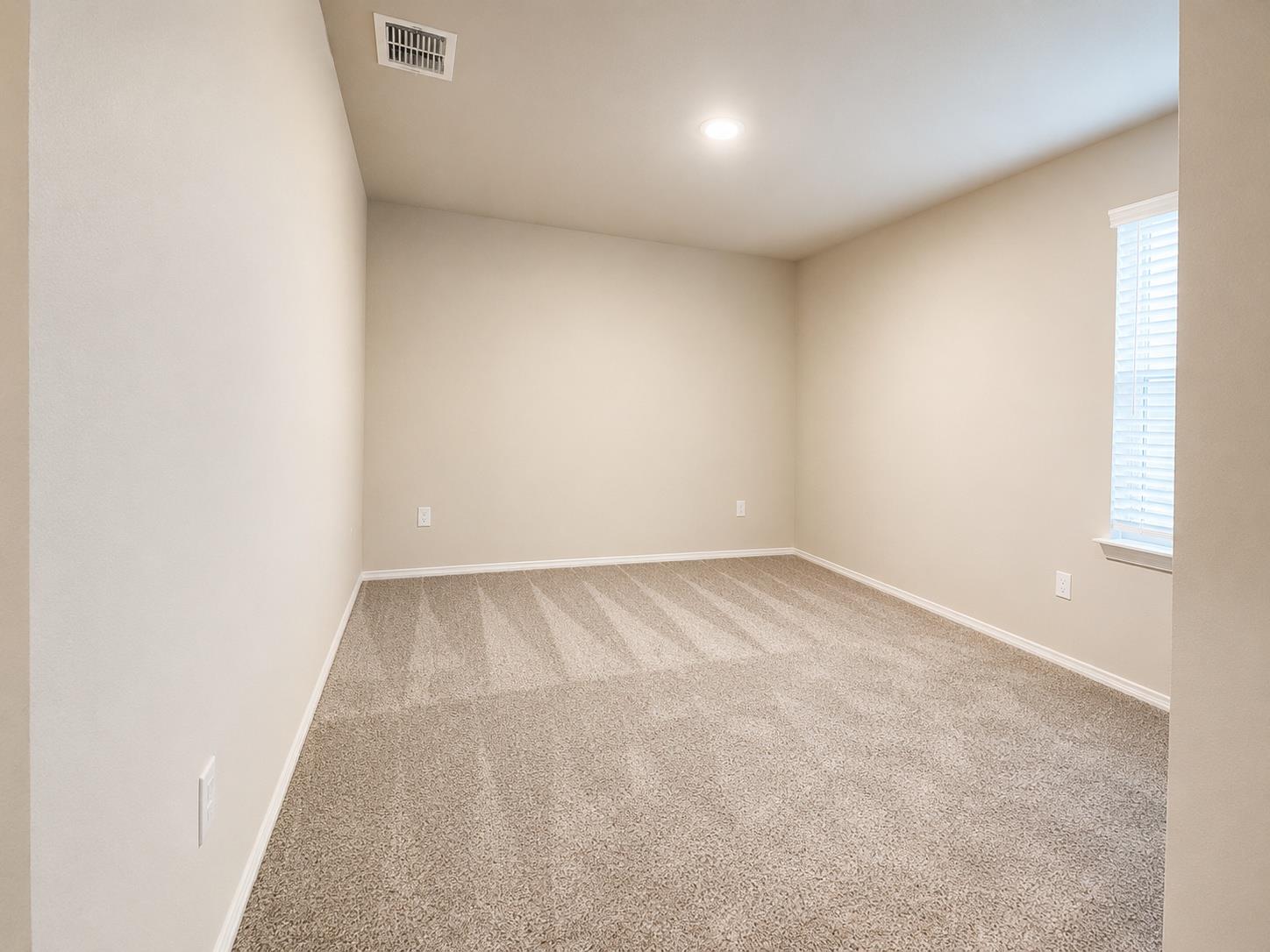 2156 Griffith Dr, Seguin, TX 78155