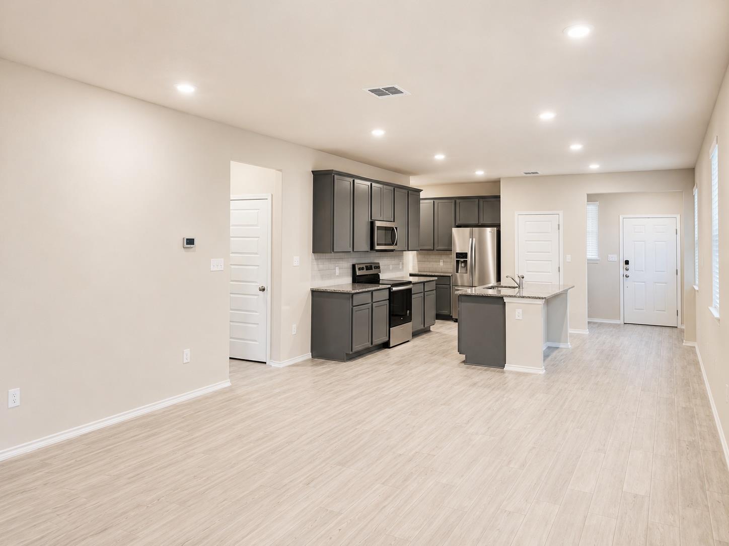 2156 Griffith Dr, Seguin, TX 78155