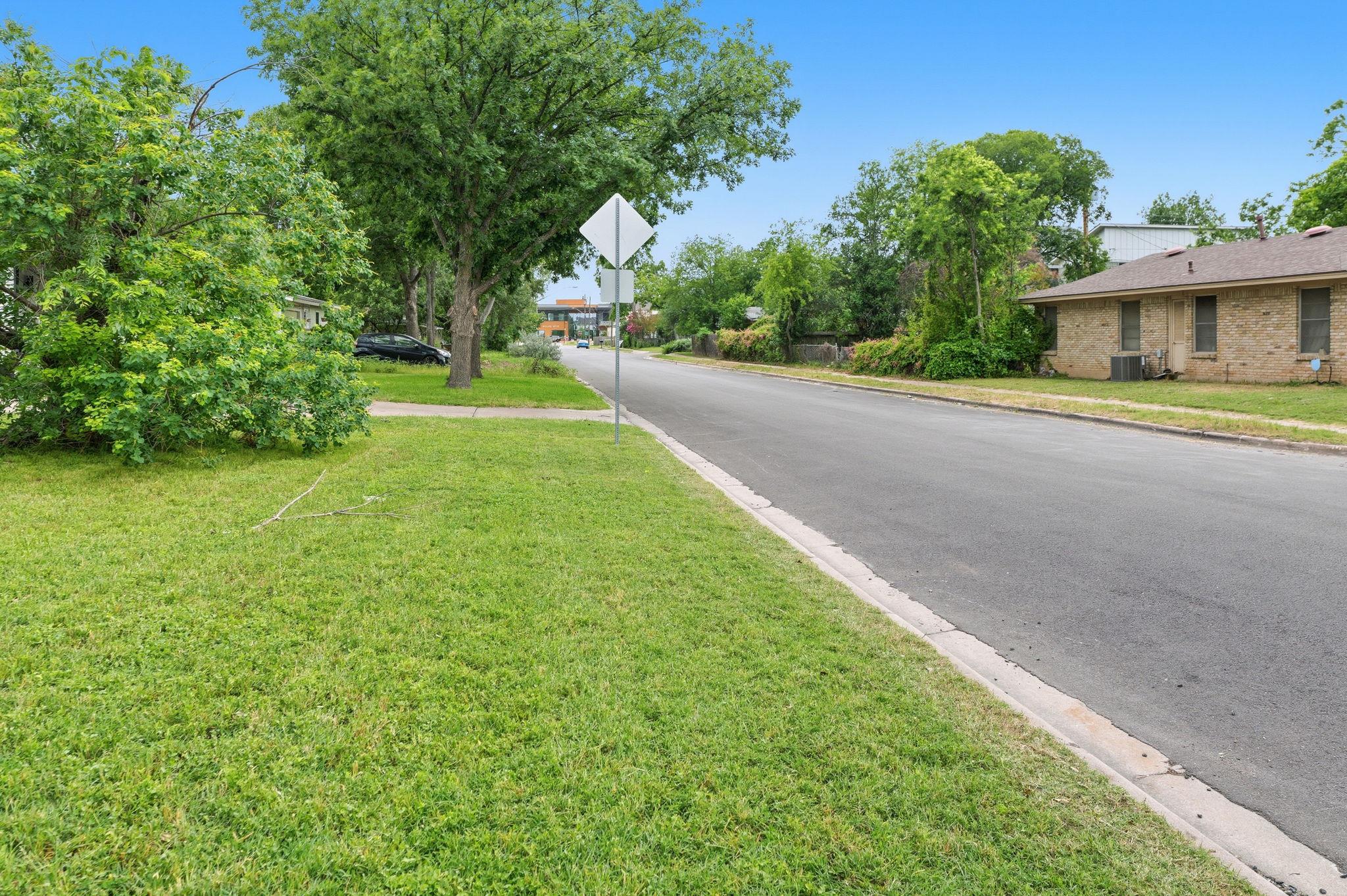 8207 Lazy Ln, Austin, TX 78757
