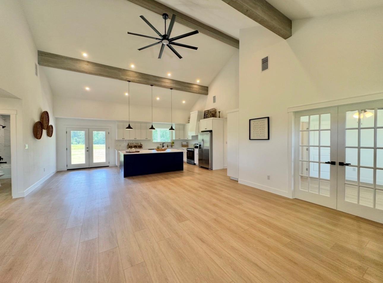 1300 Private Road 7037, Lexington, TX 78947