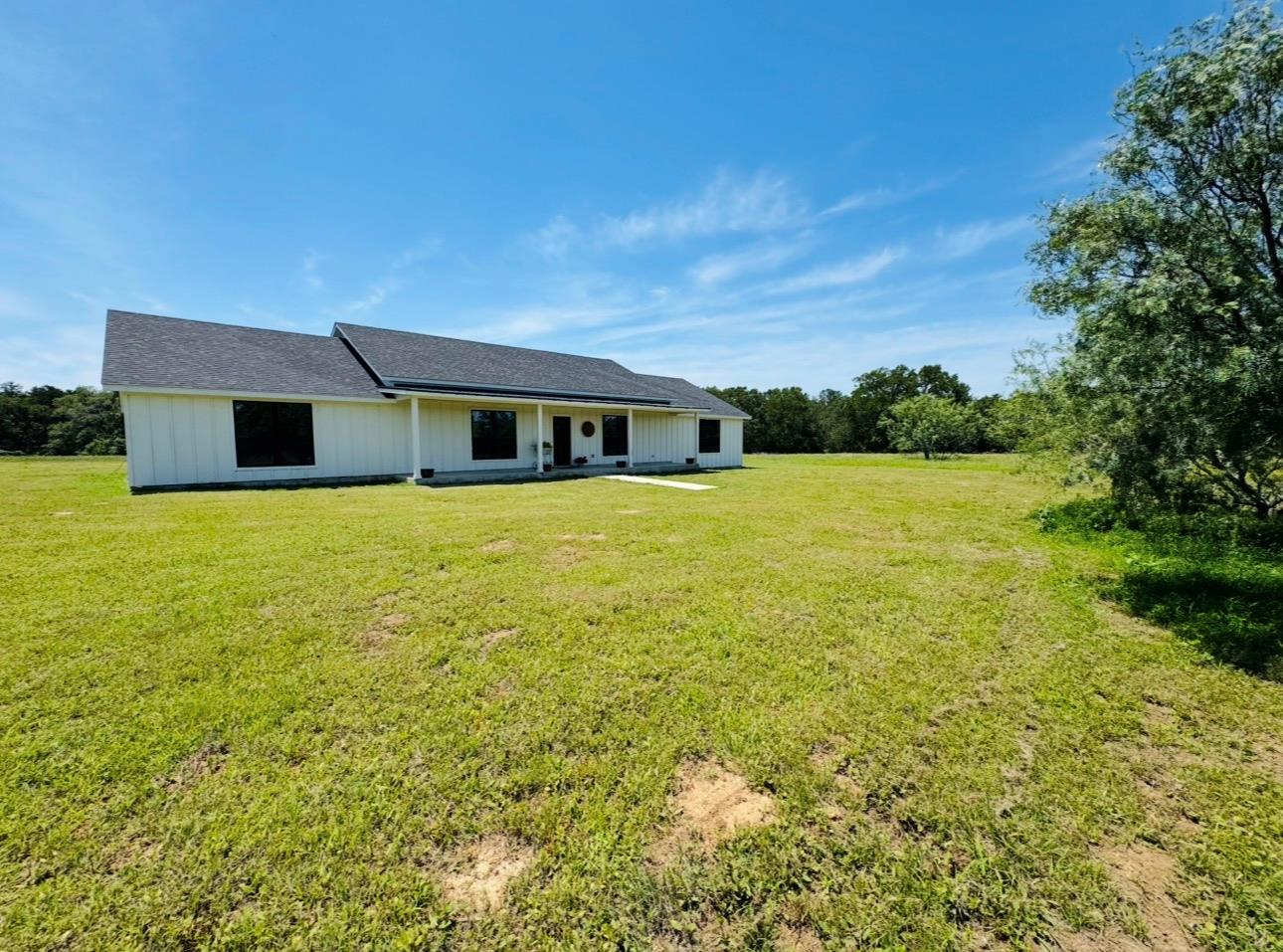 1300 Private Road 7037, Lexington, TX 78947