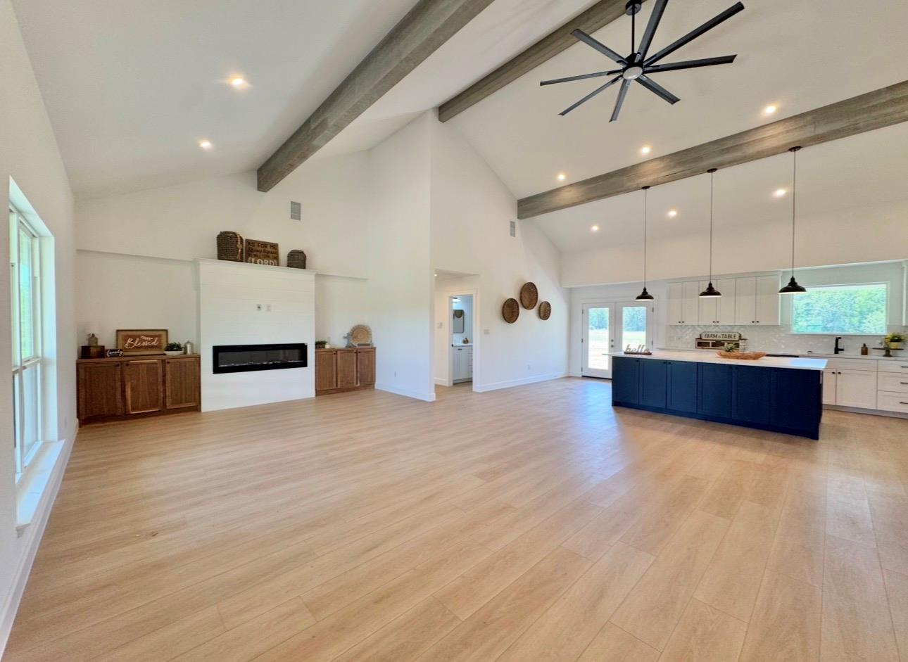 1300 Private Road 7037, Lexington, TX 78947