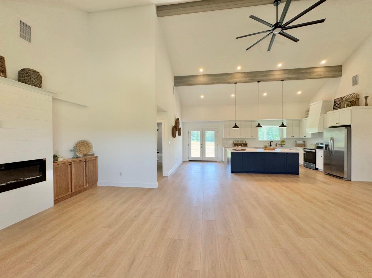 1300 Private Road 7037, Lexington, TX 78947