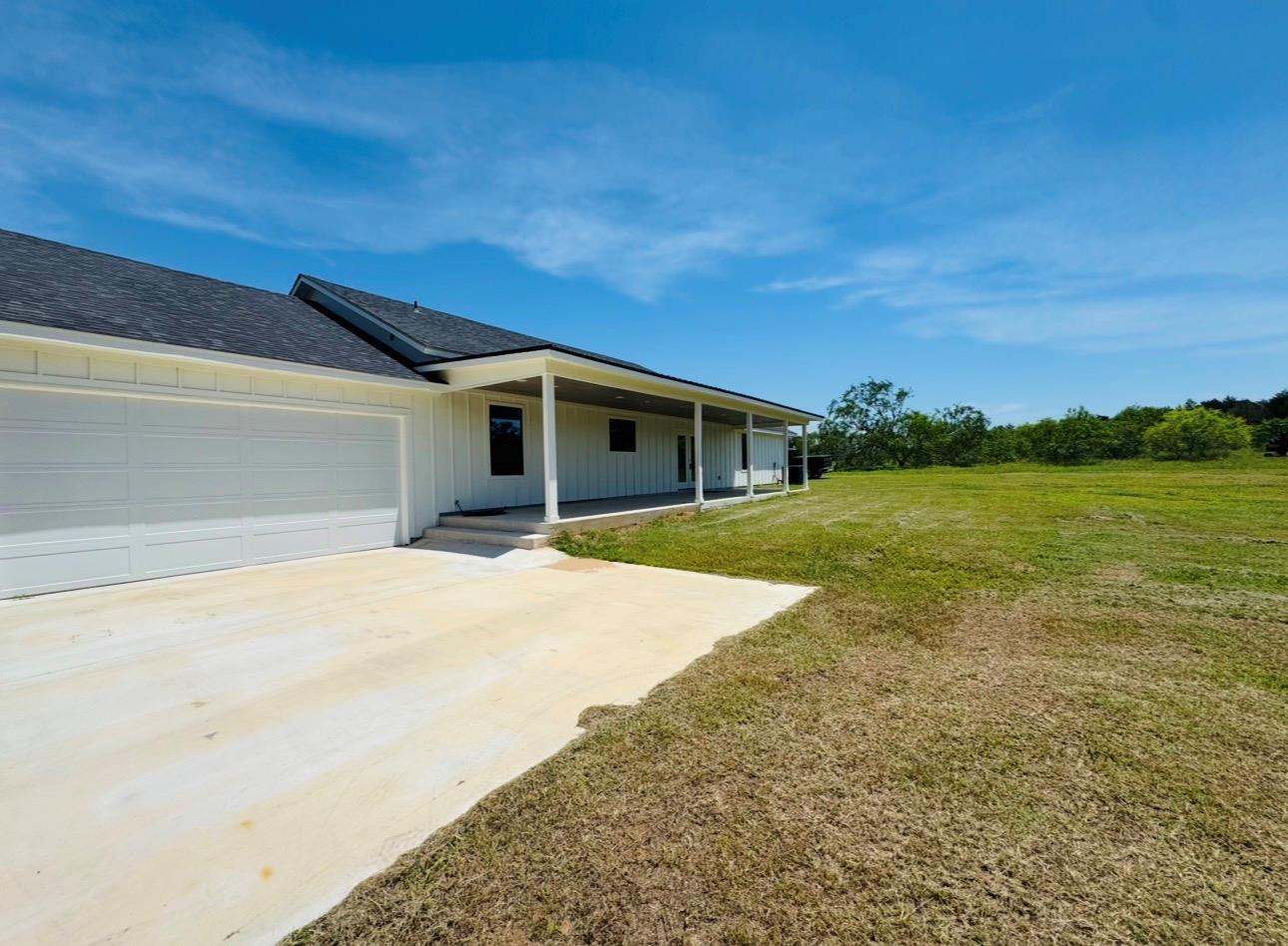1300 Private Road 7037, Lexington, TX 78947
