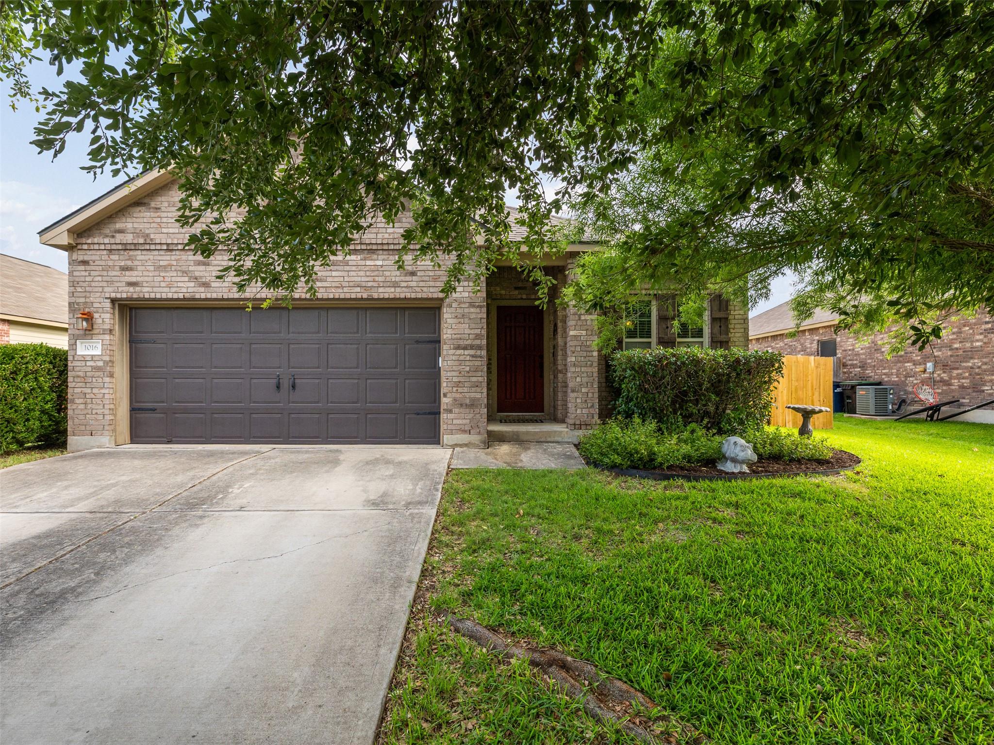 1016 Hondo Ln, Hutto, TX 78634