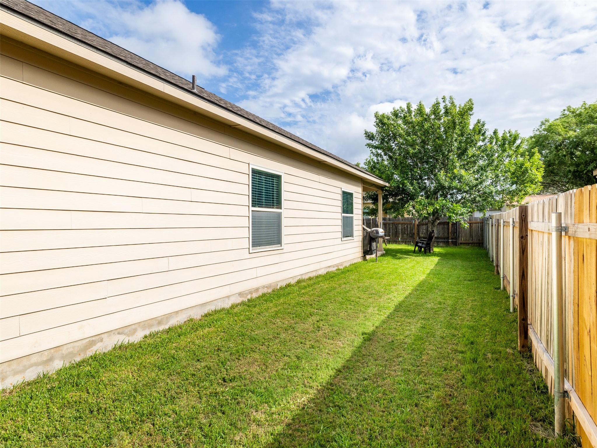 1016 Hondo Ln, Hutto, TX 78634