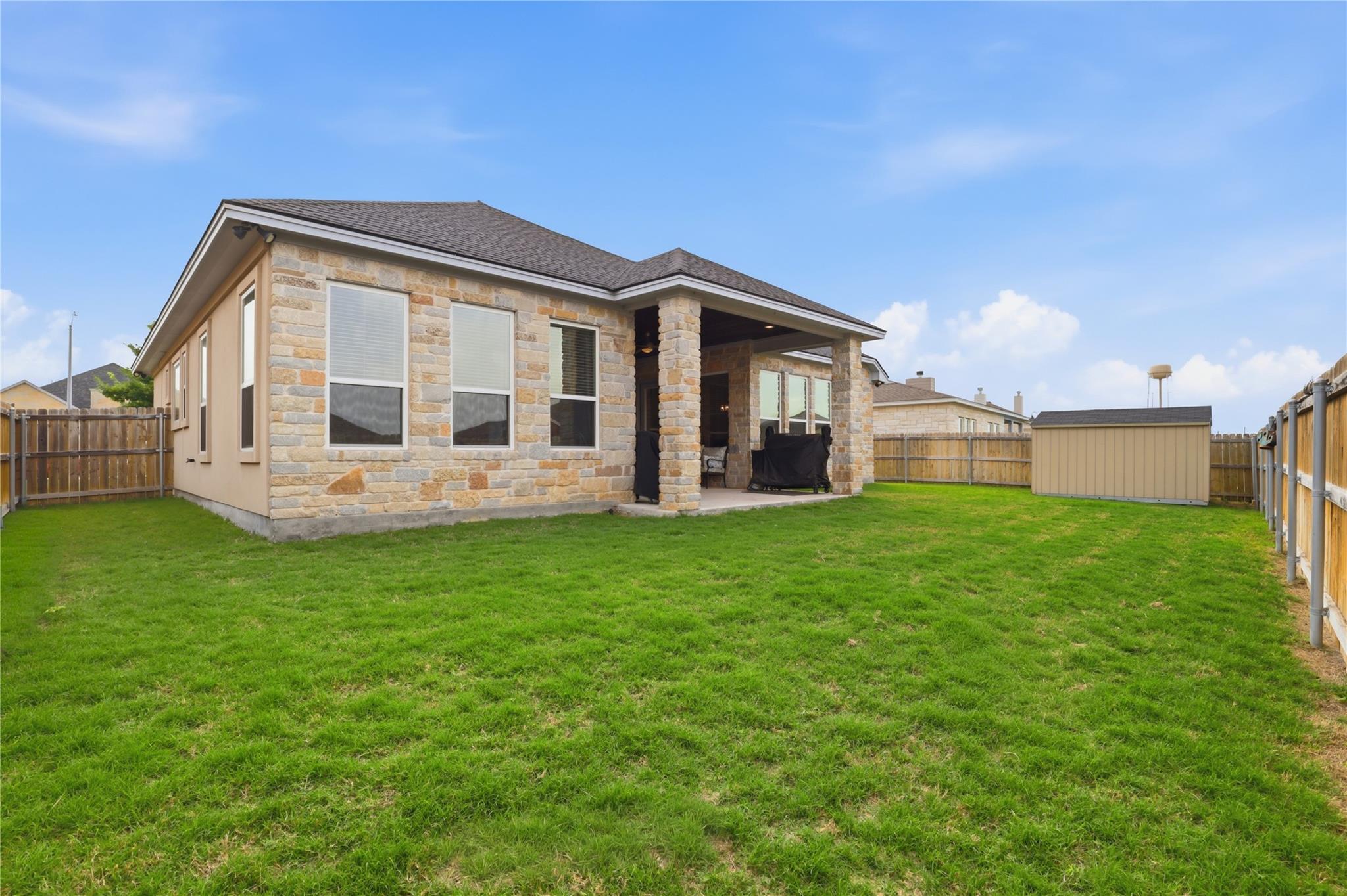 133 Greg Ln, Jarrell, TX 76537