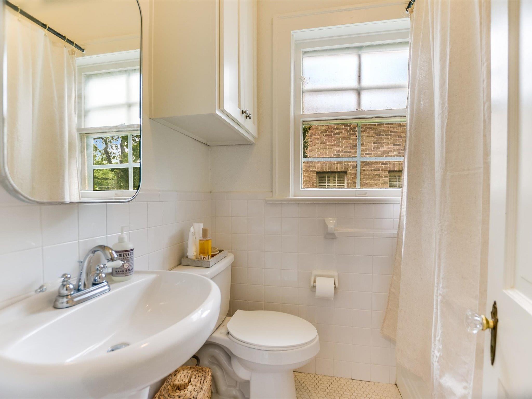 501 Carolyn Ave, Austin, TX 78705