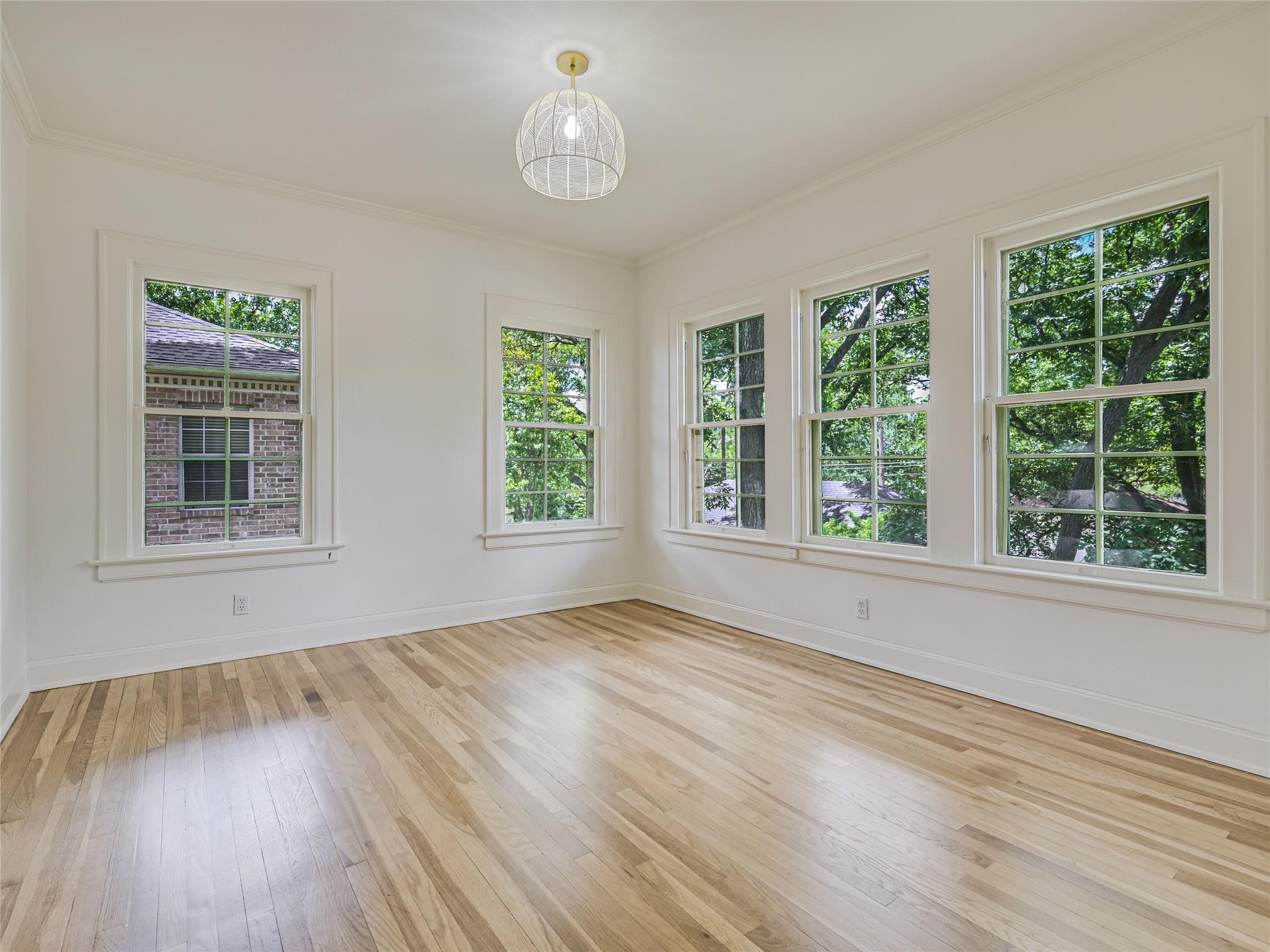 501 Carolyn Ave, Austin, TX 78705