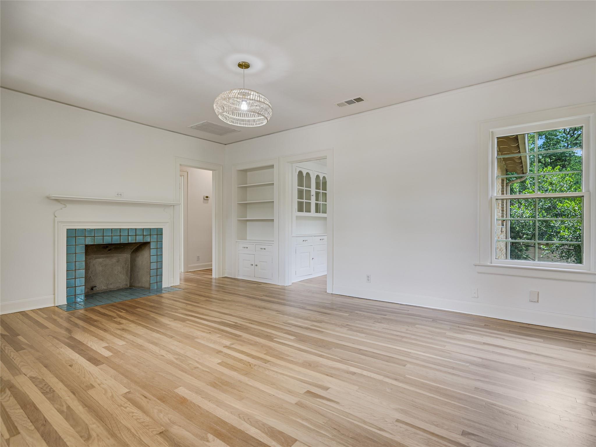 501 Carolyn Ave, Austin, TX 78705