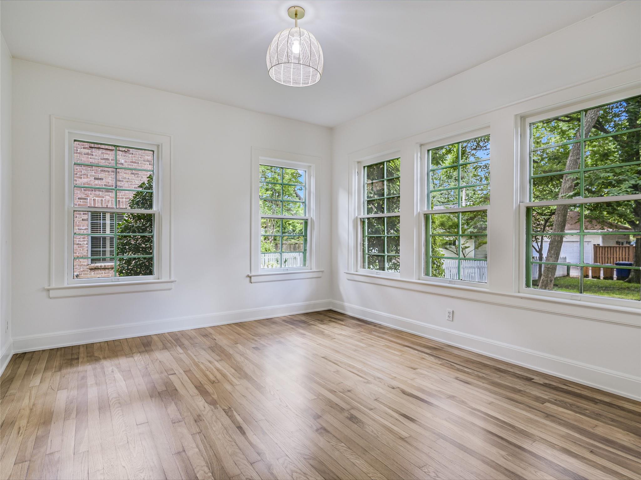 501 Carolyn Ave, Austin, TX 78705