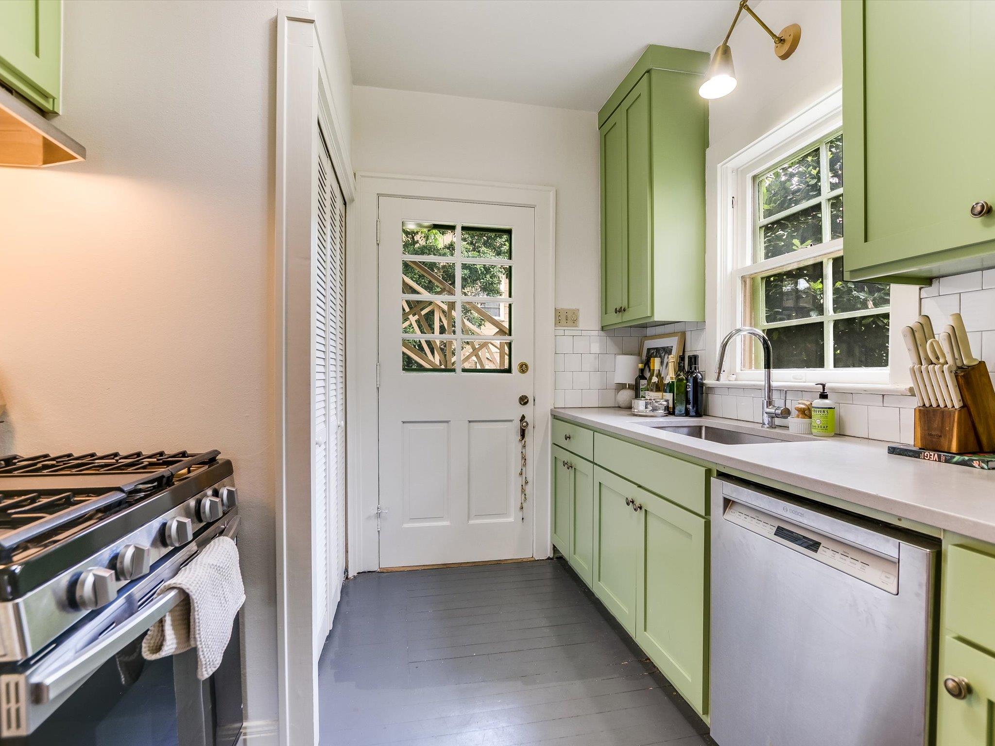 501 Carolyn Ave, Austin, TX 78705