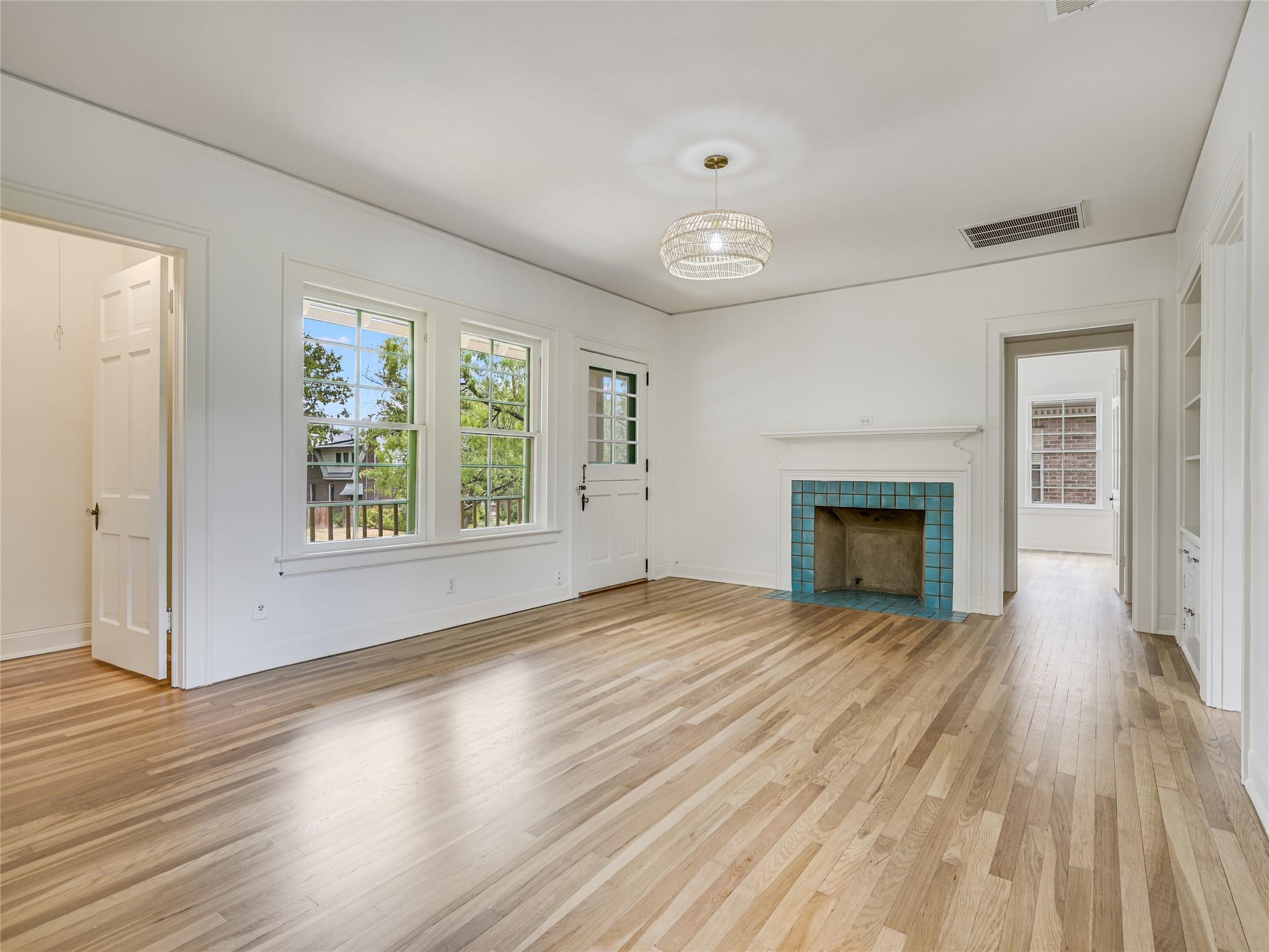 501 Carolyn Ave, Austin, TX 78705